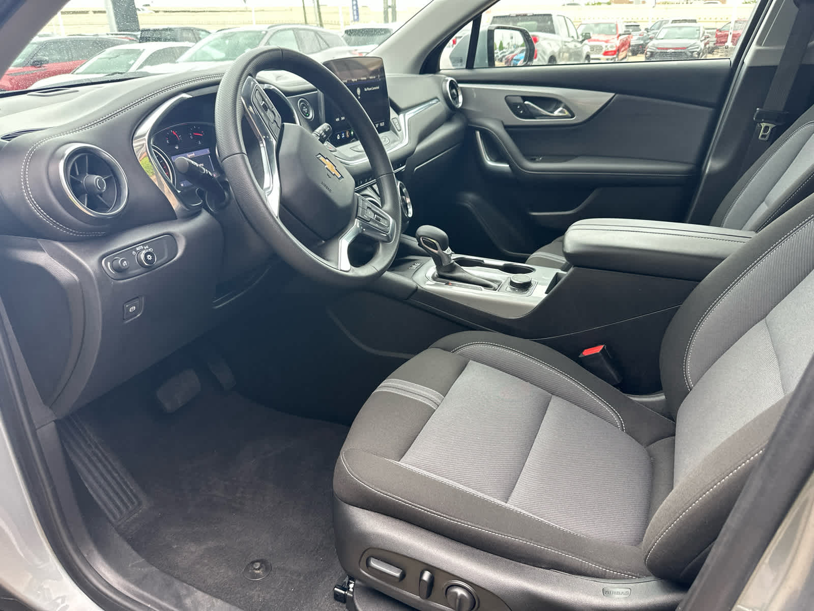 View vehicle photo 7