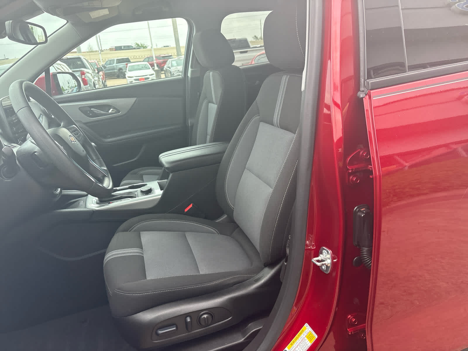 View vehicle photo 3