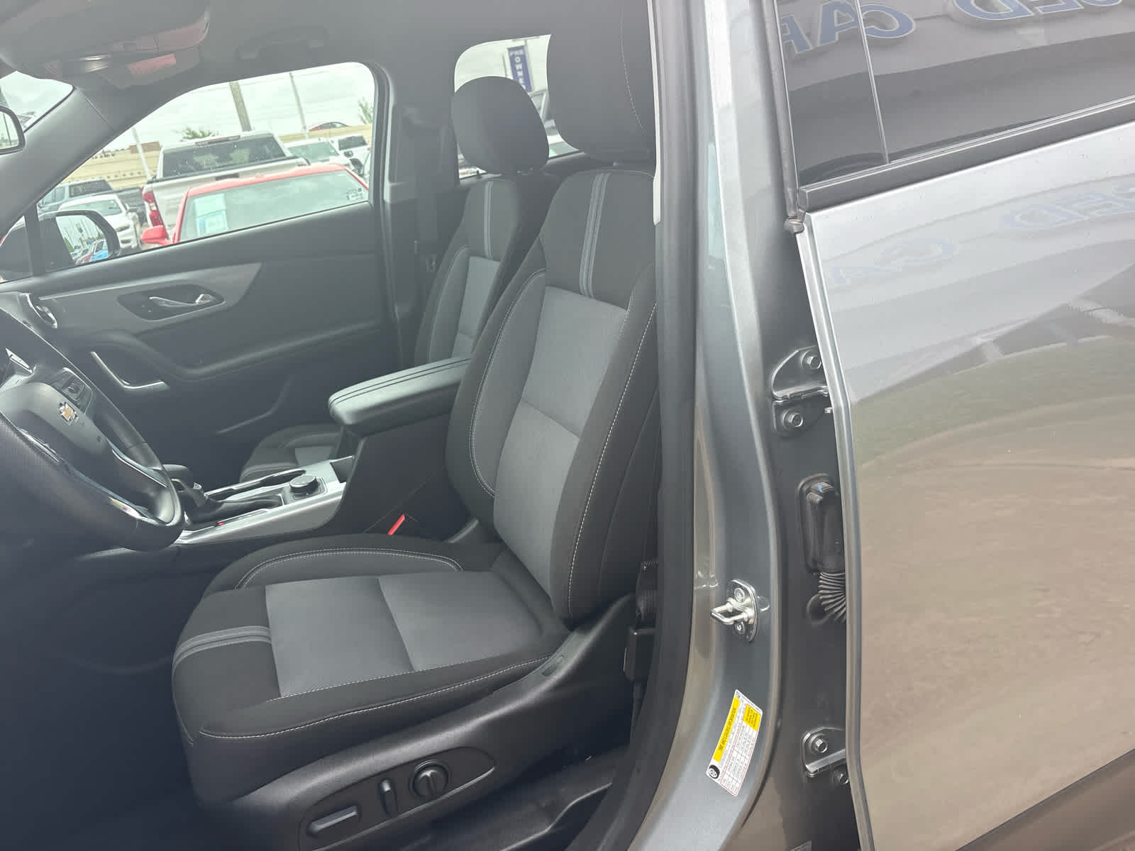 View vehicle photo 3