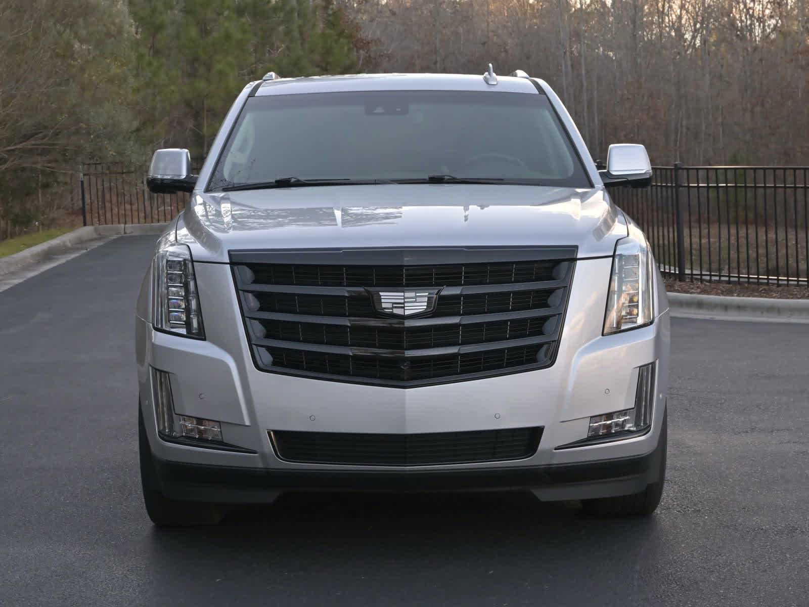 2019 Cadillac Escalade Luxury 2