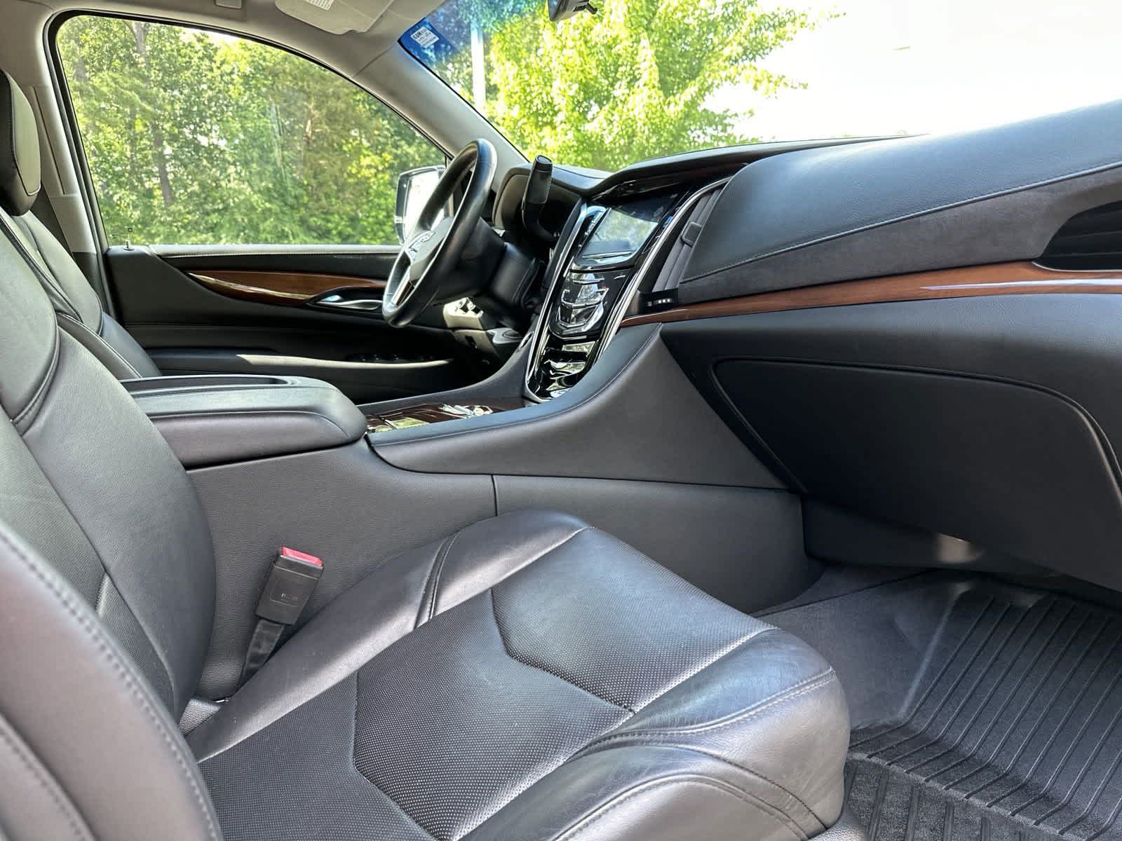 2019 Cadillac Escalade ESV Premium Luxury 32