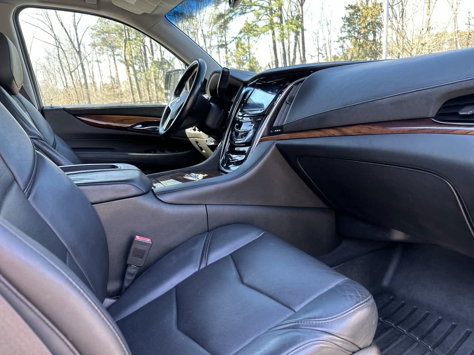 2015 Cadillac Escalade Premium 32