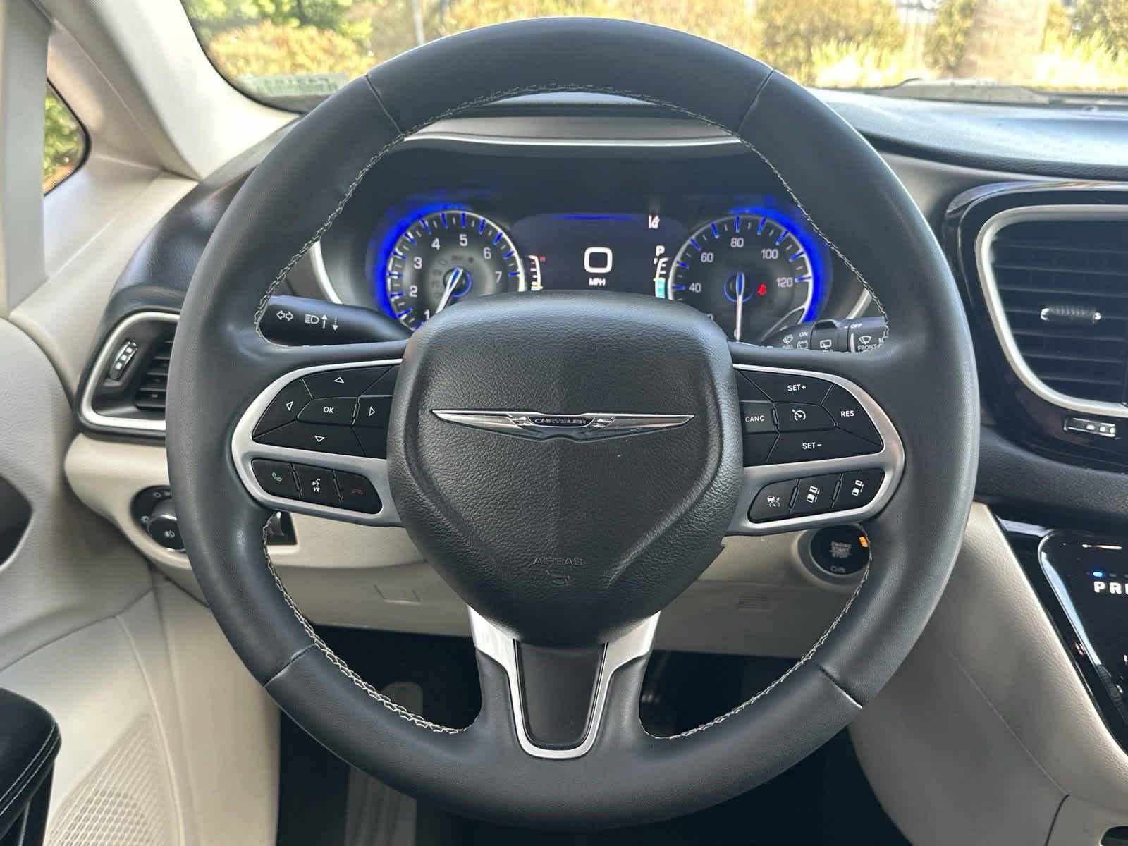 2022 Chrysler Pacifica Touring L 16