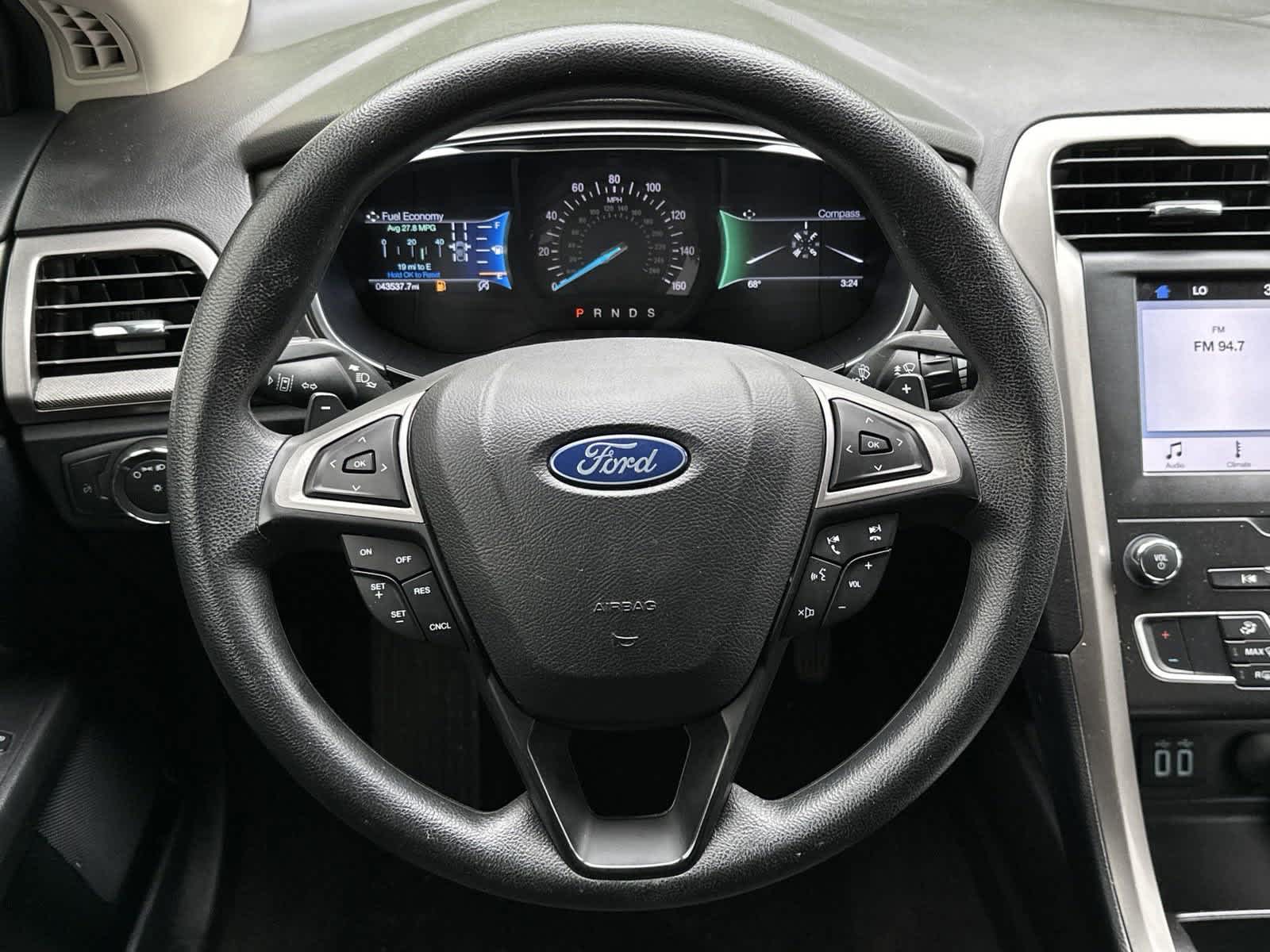 2019 Ford Fusion SE 16