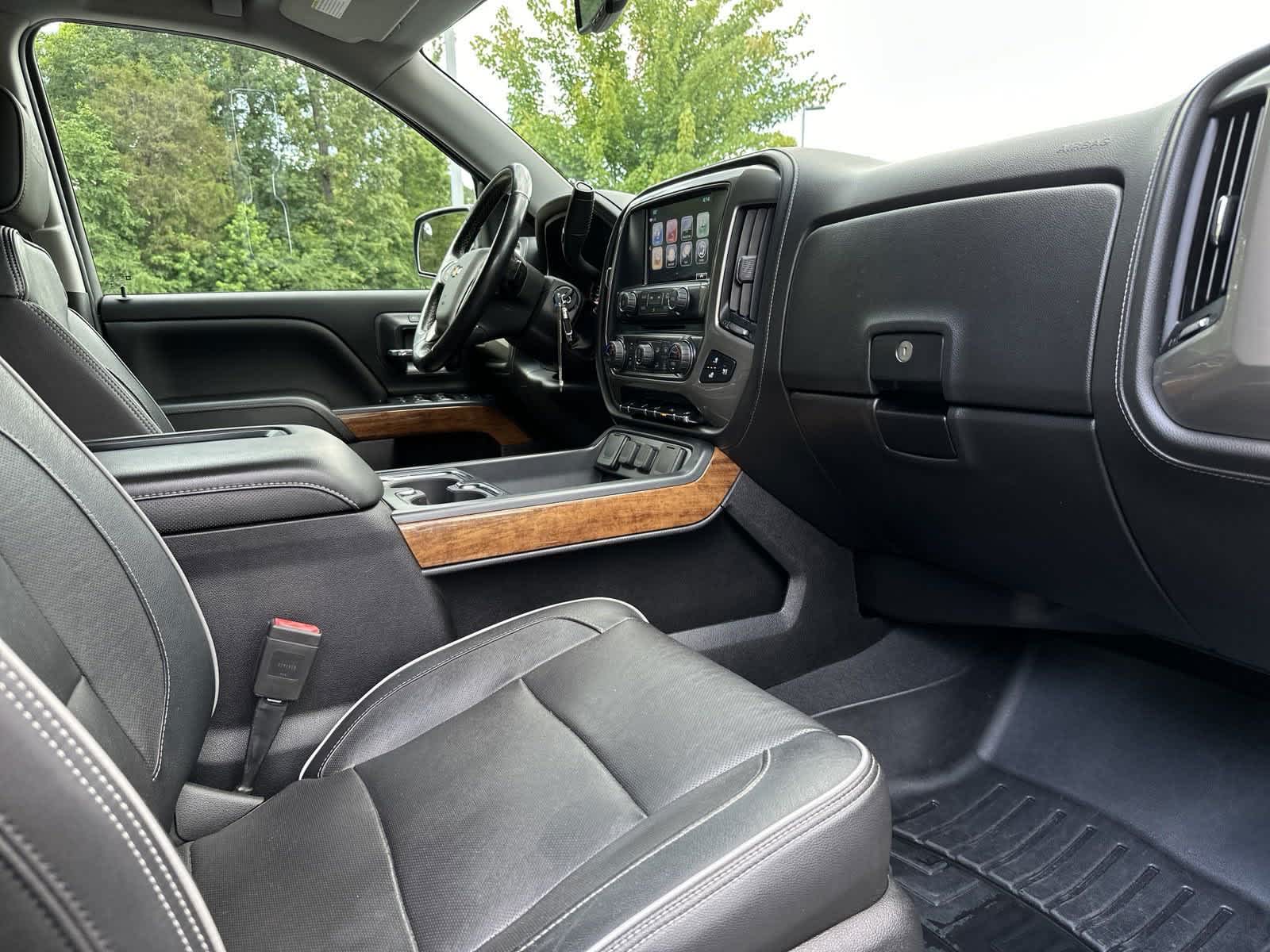 2018 Chevrolet Silverado 1500 High Country 4WD Crew Cab 143.5 31