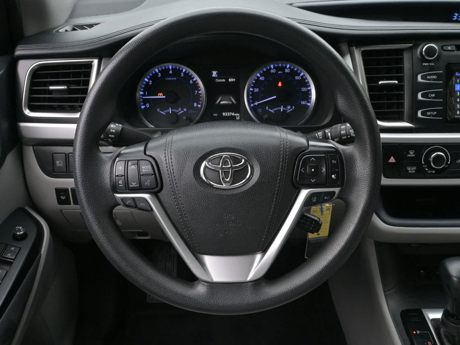 2019 Toyota Highlander LE 16