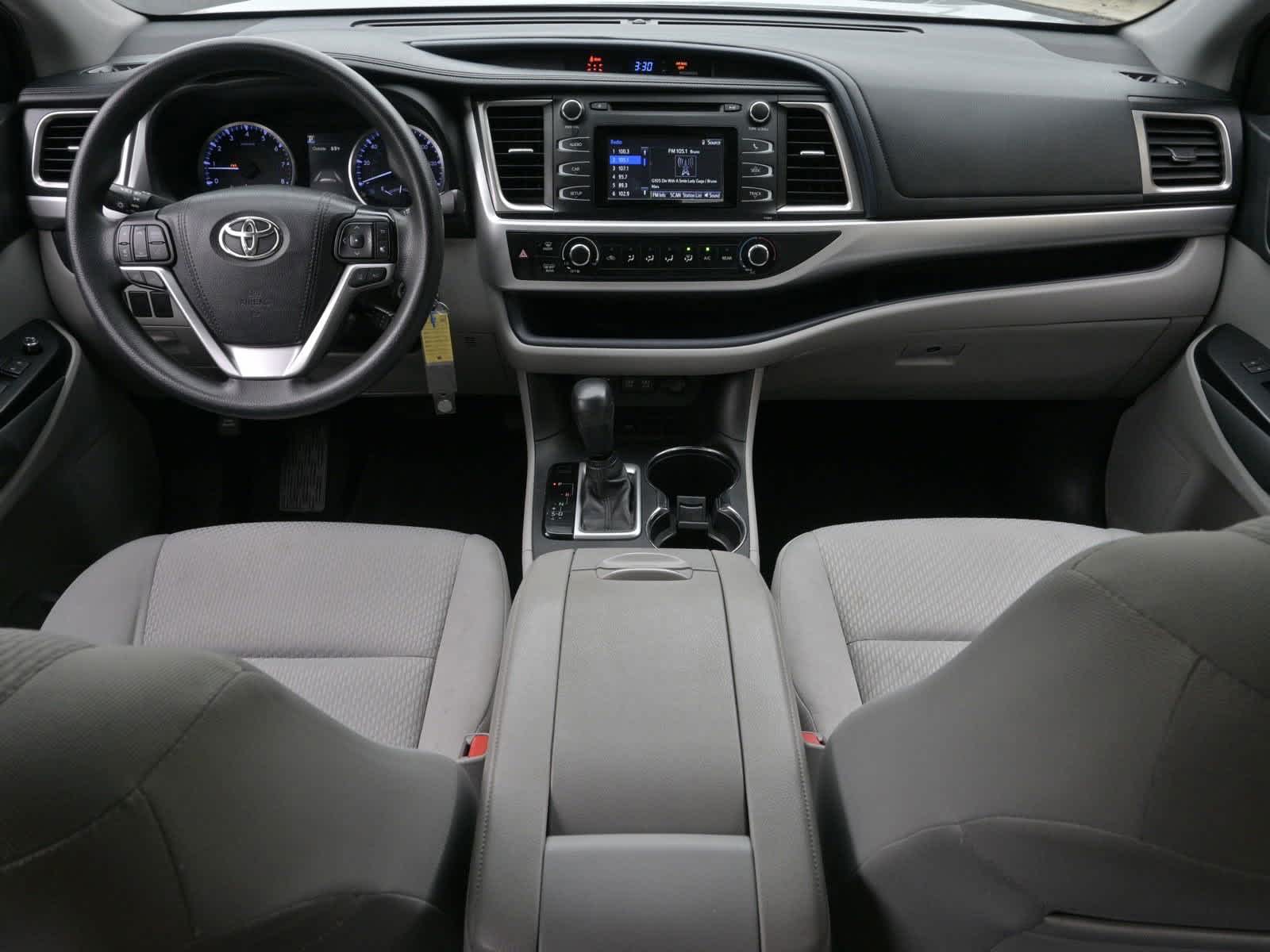 2019 Toyota Highlander LE 26