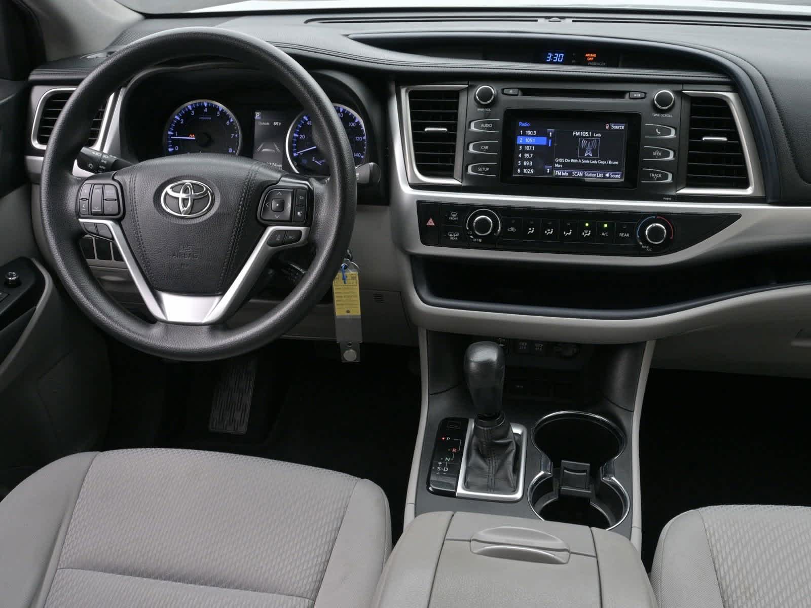 2019 Toyota Highlander LE 27