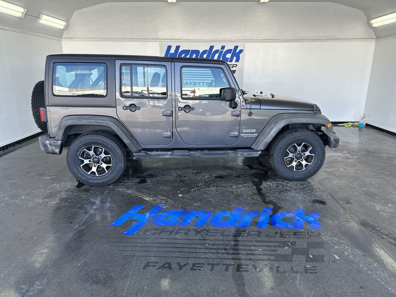 2017 Jeep Wrangler Unlimited Sport 10