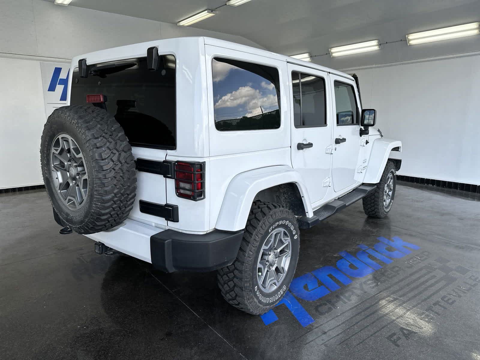 2016 Jeep Wrangler Unlimited Sahara 9
