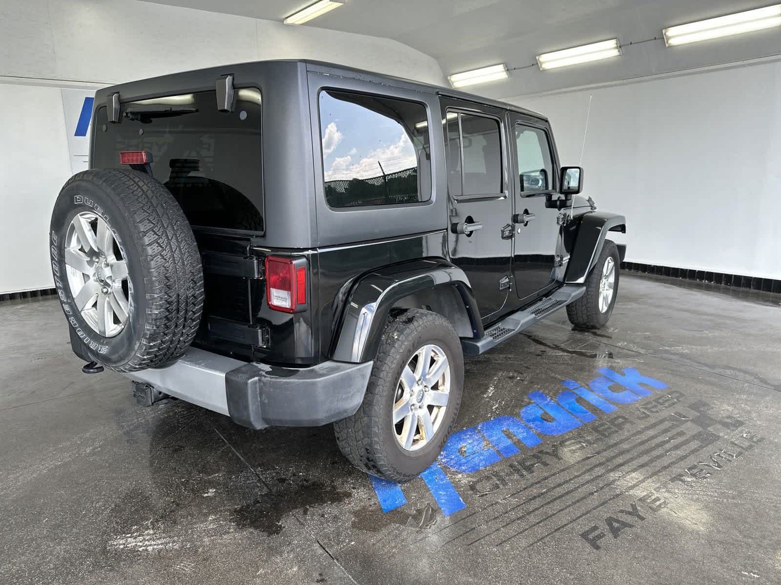 2013 Jeep Wrangler Unlimited Sahara 9