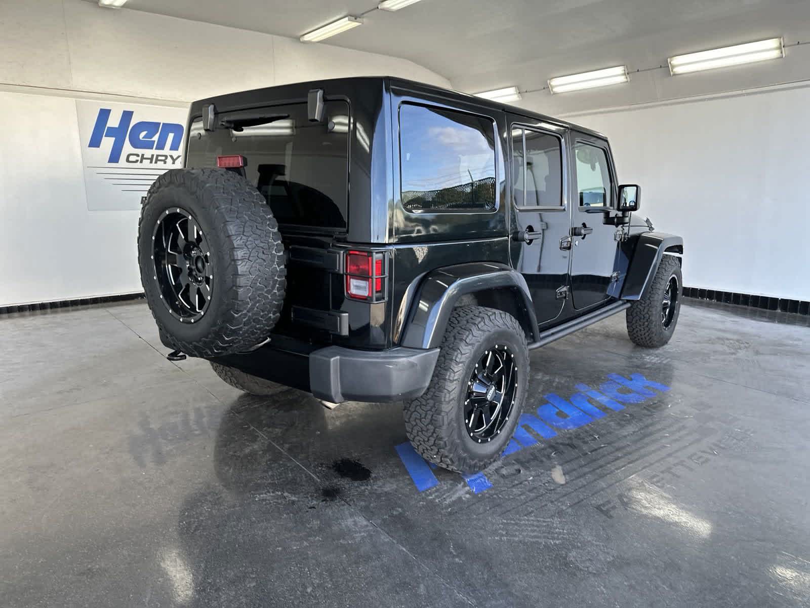 2015 Jeep Wrangler Unlimited Altitude 9