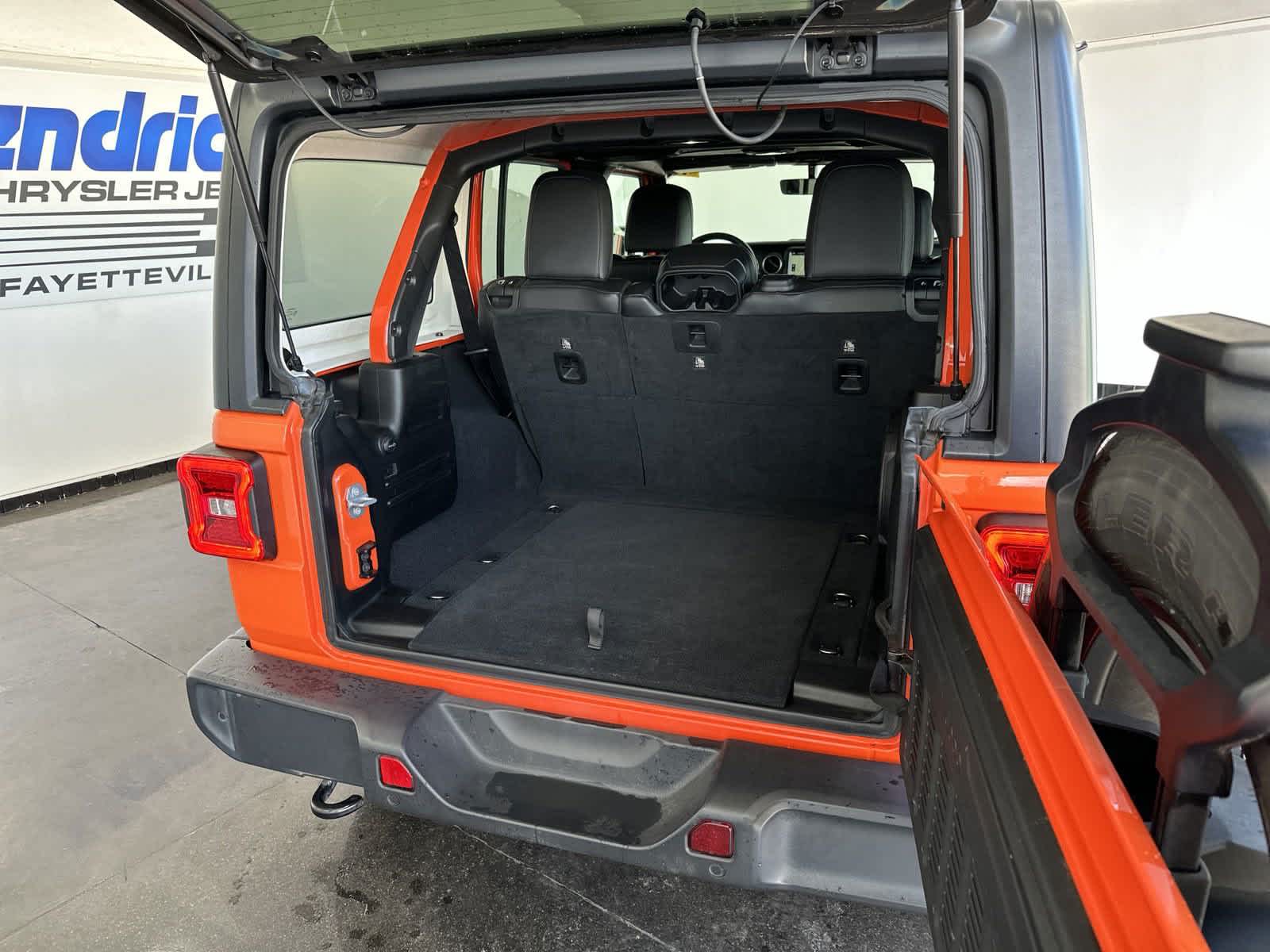 2018 Jeep Wrangler Unlimited Sahara 30