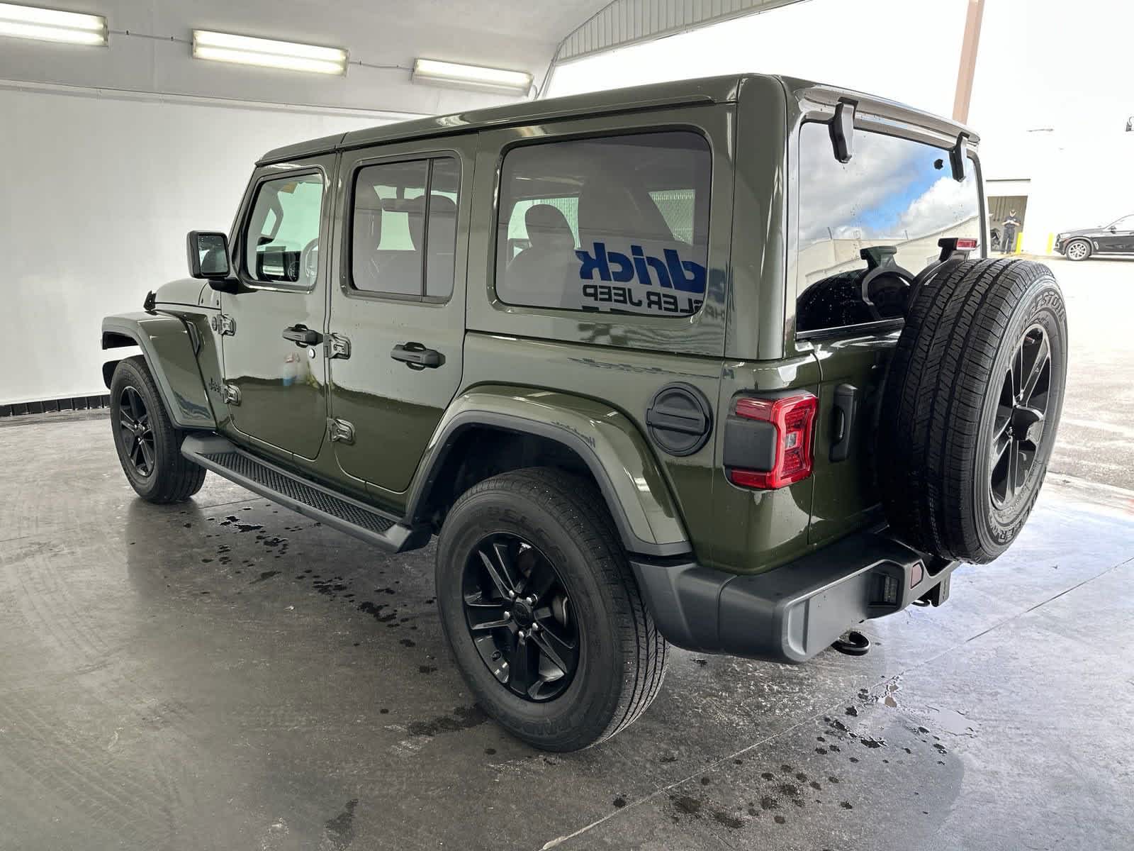 2020 Jeep Wrangler Unlimited Sahara Altitude 7