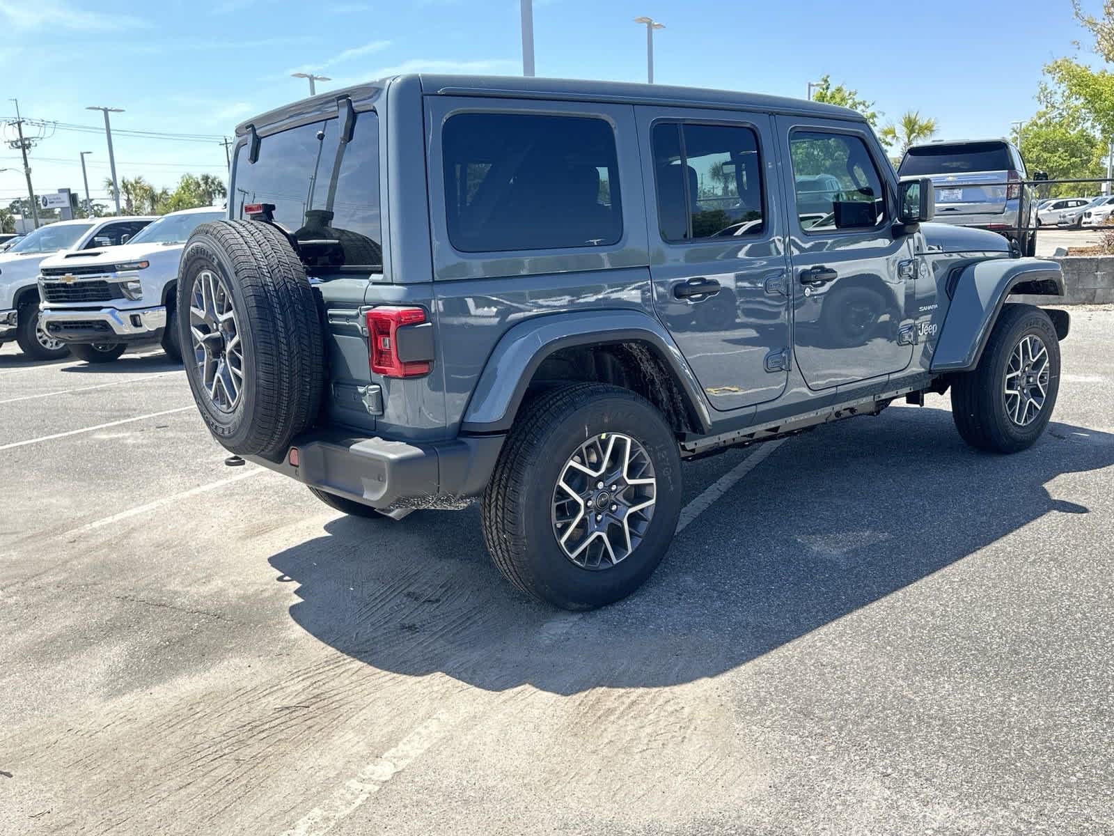 2024 Jeep Wrangler Sahara 8