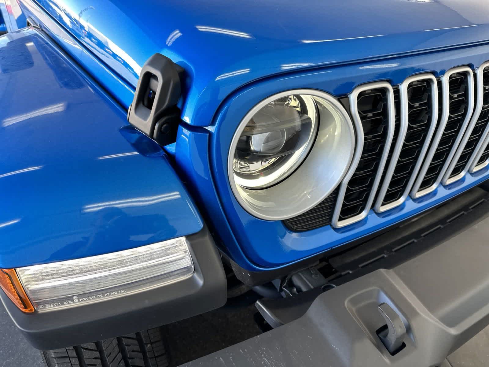 2024 Jeep Wrangler Sahara 10