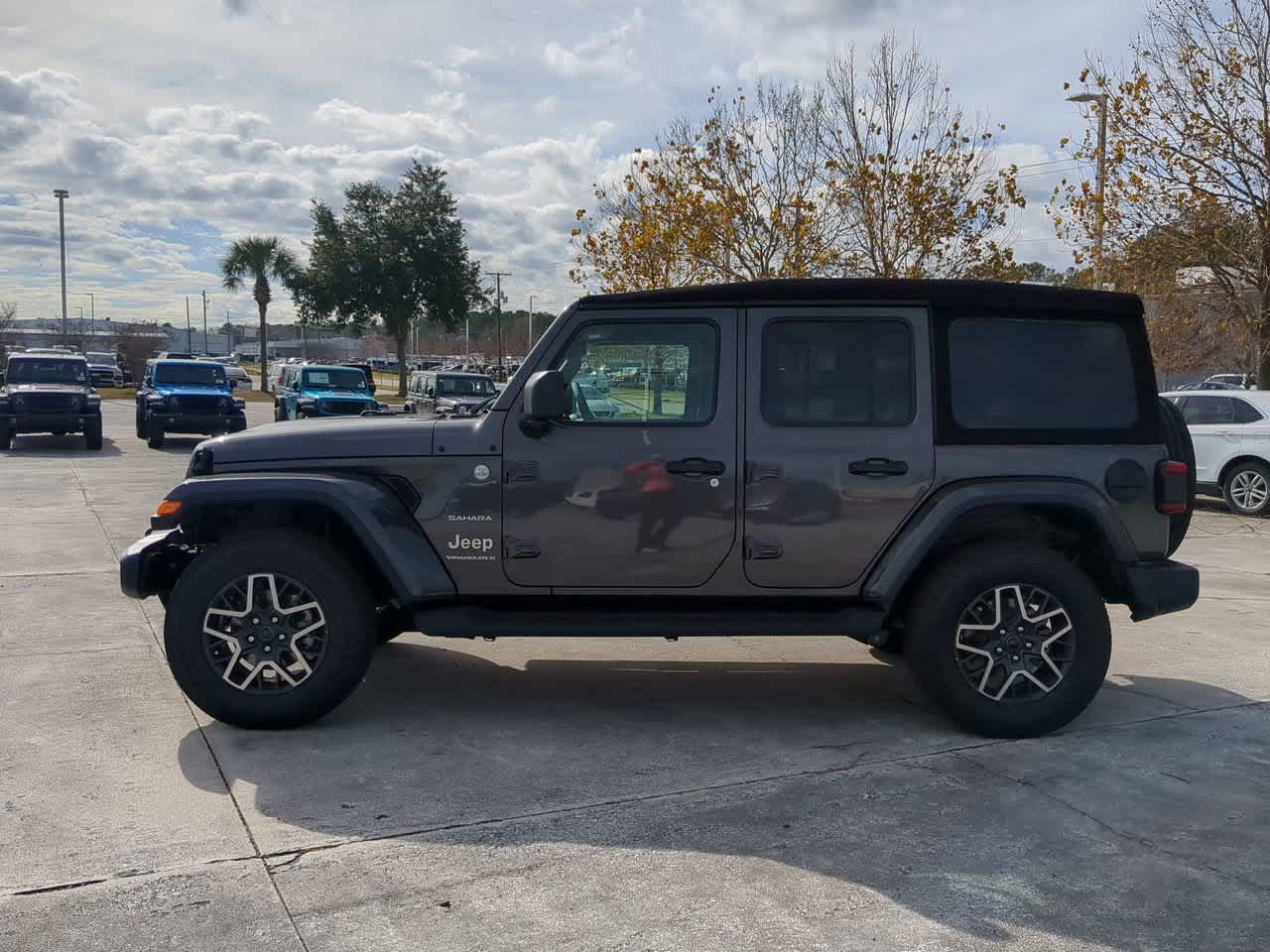 2024 Jeep Wrangler Sahara 39