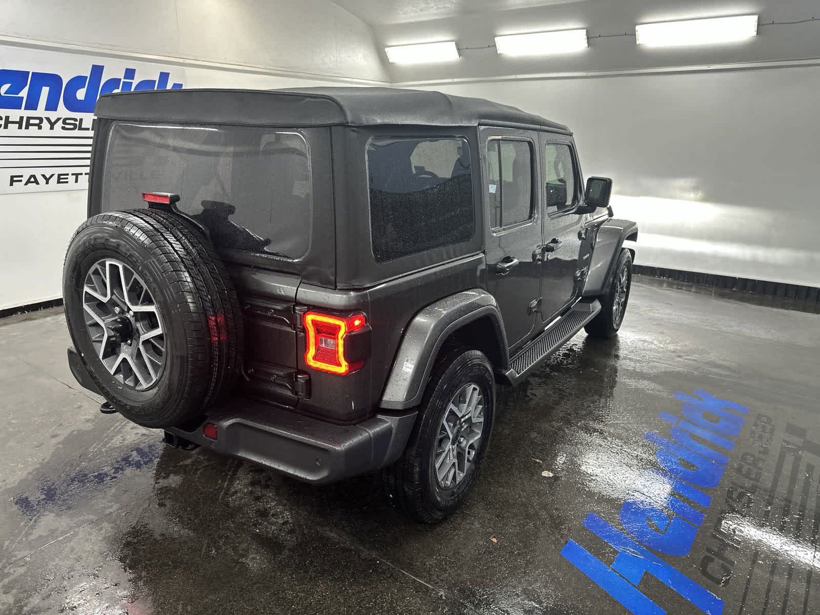 2024 Jeep Wrangler Sahara 8