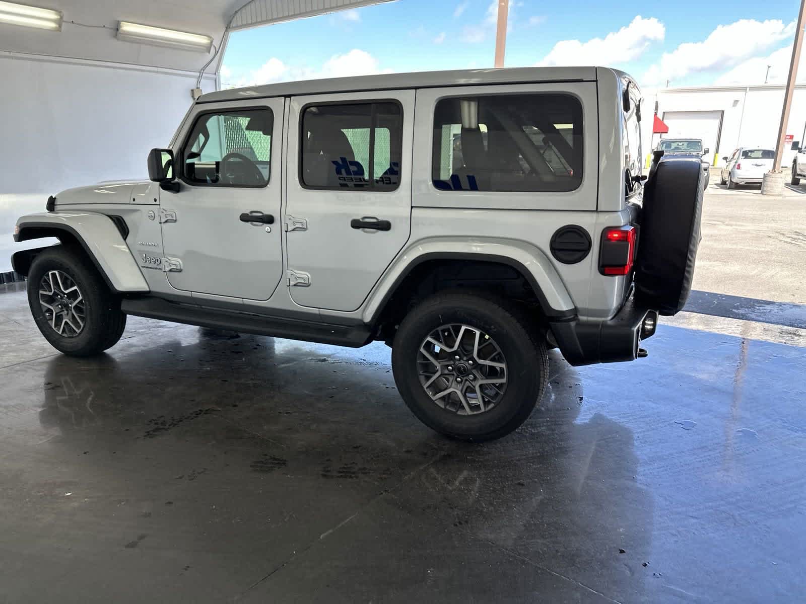 2024 Jeep Wrangler Sahara 5