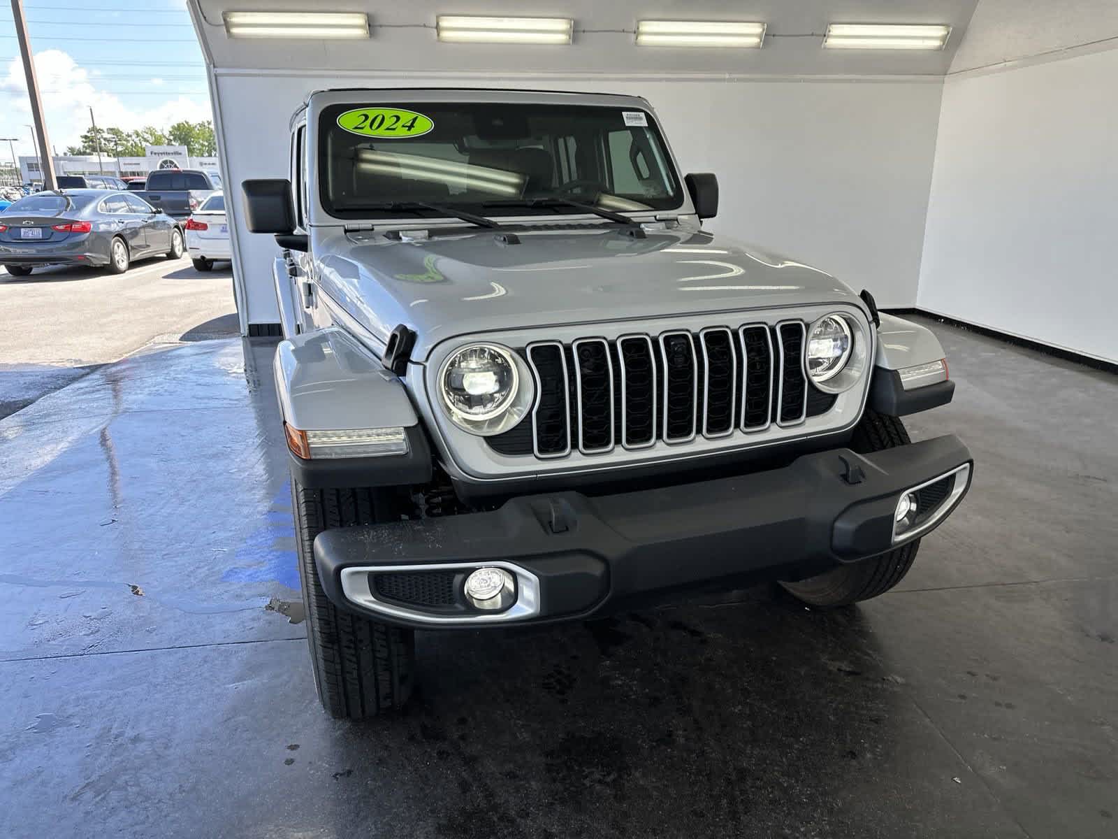 2024 Jeep Wrangler Sahara 3