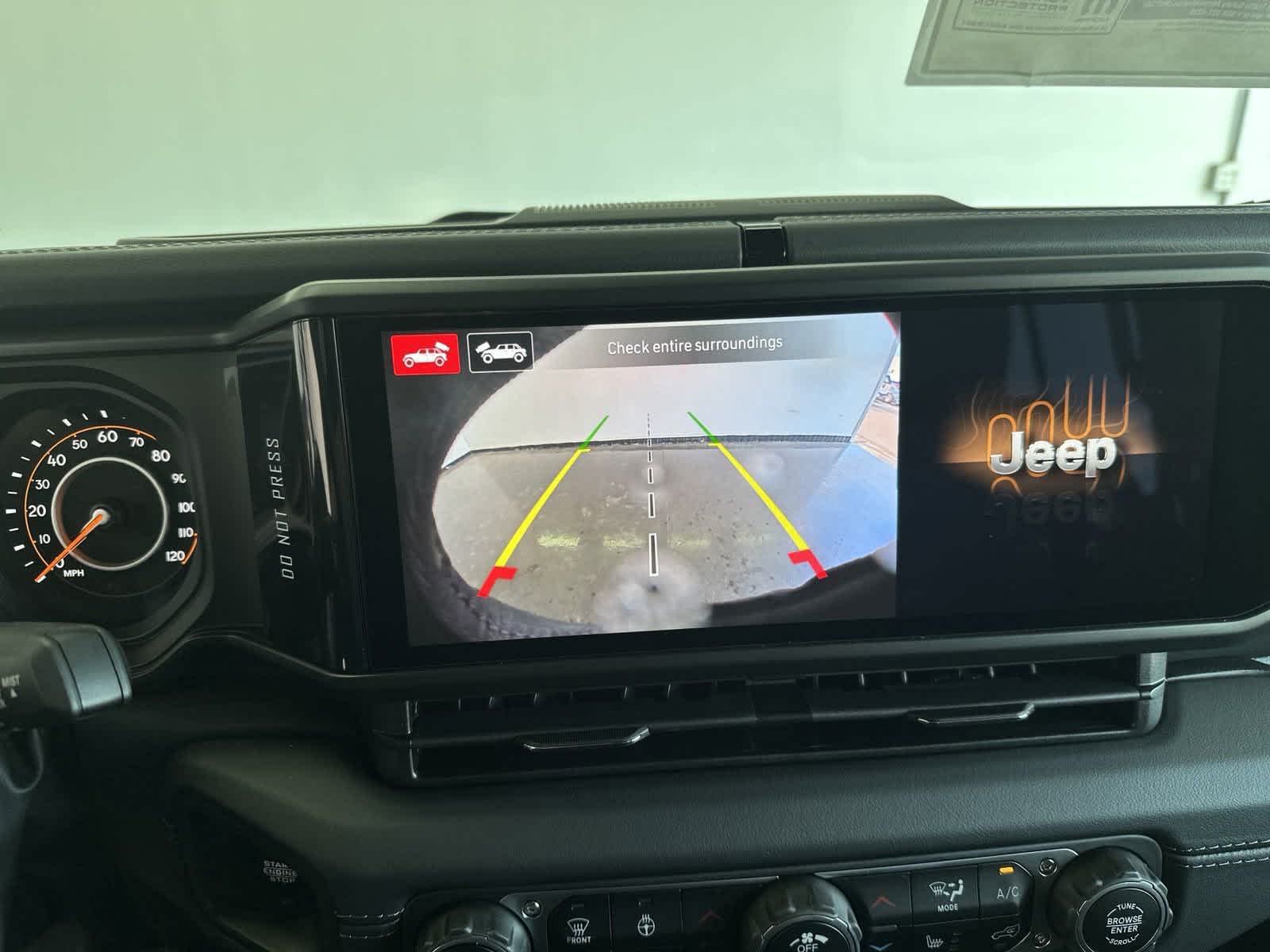 2024 Jeep Wrangler Sahara 27