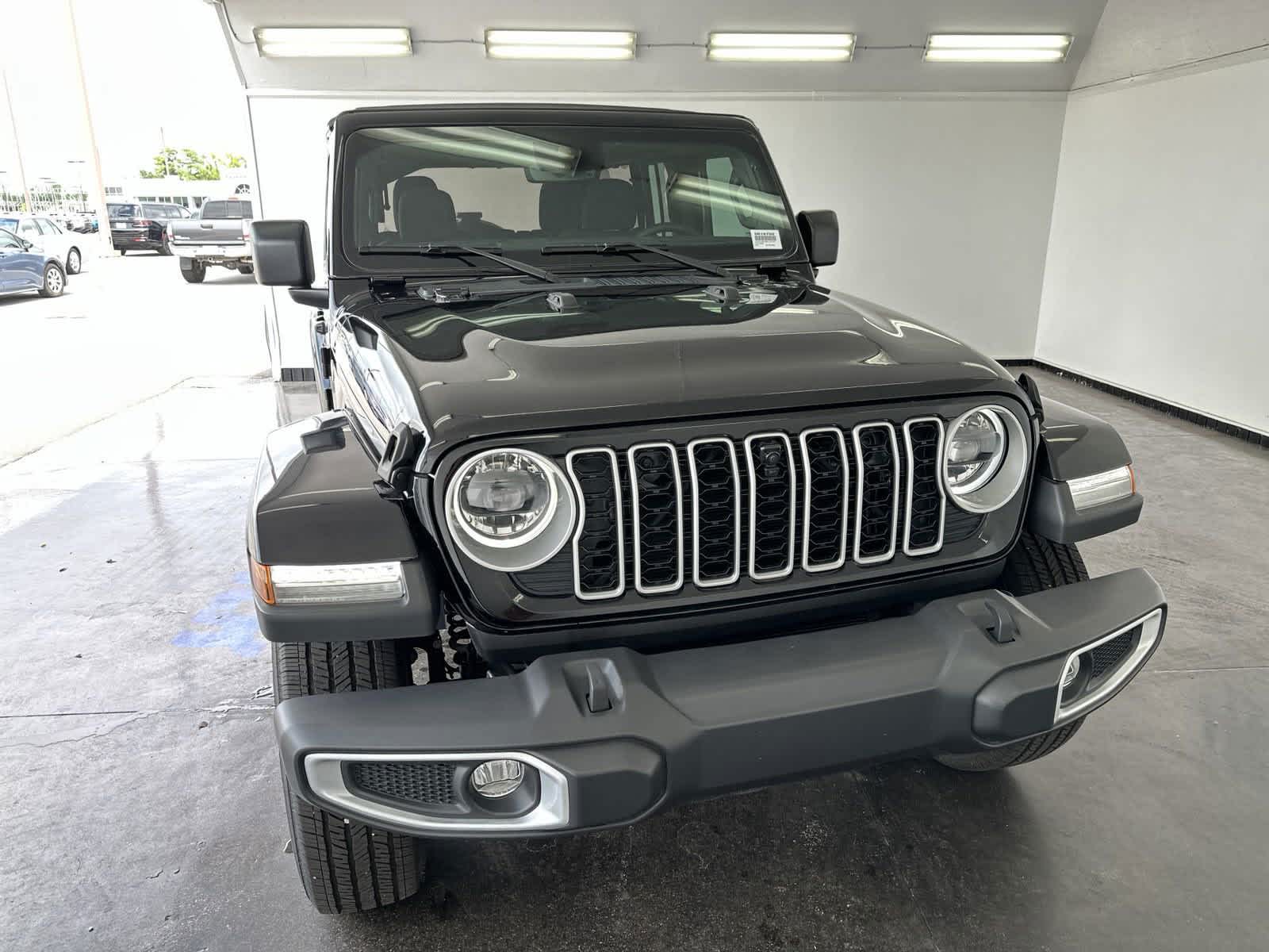 2024 Jeep Wrangler Sahara 3