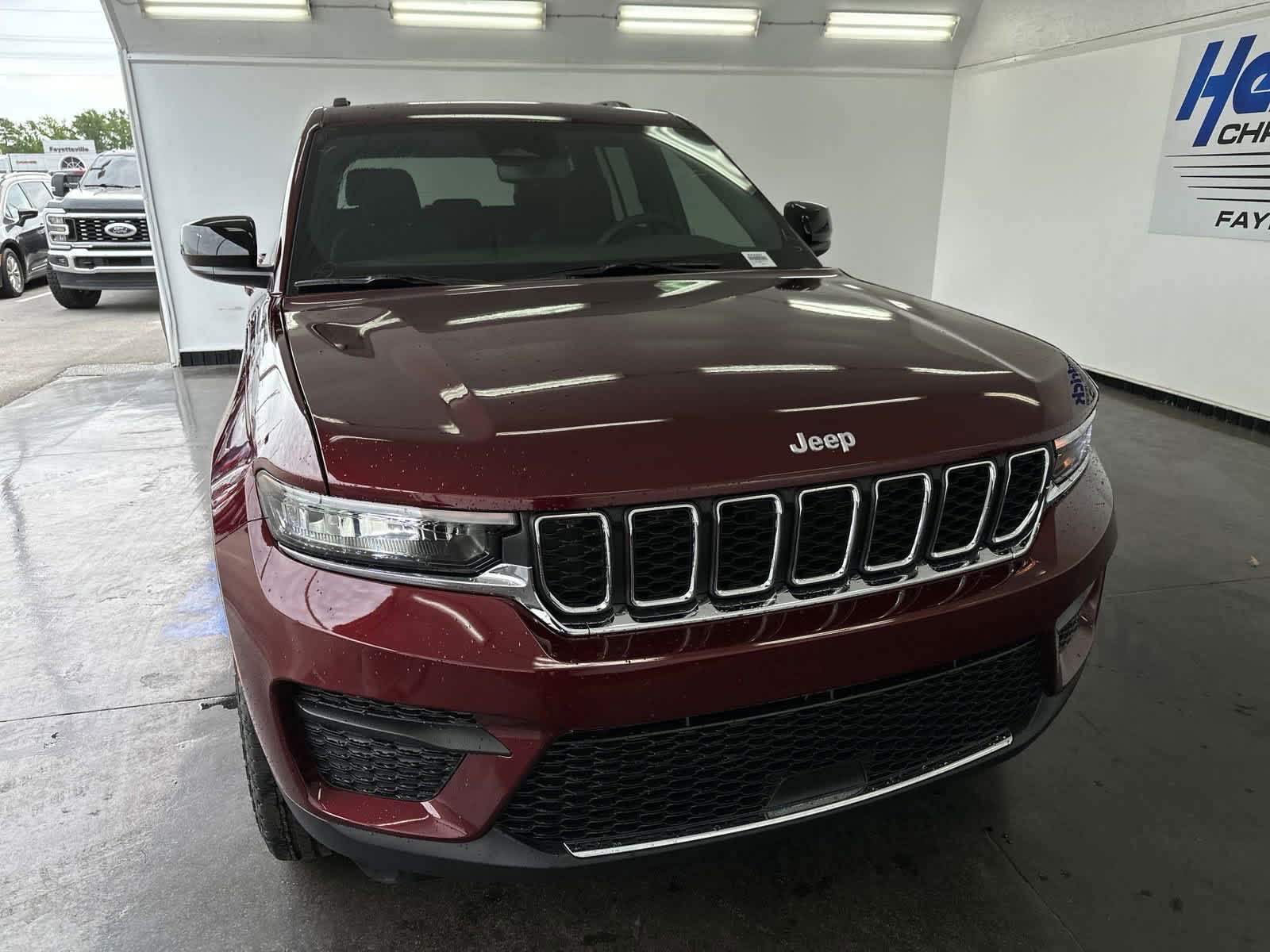 2024 Jeep Grand Cherokee Laredo 3