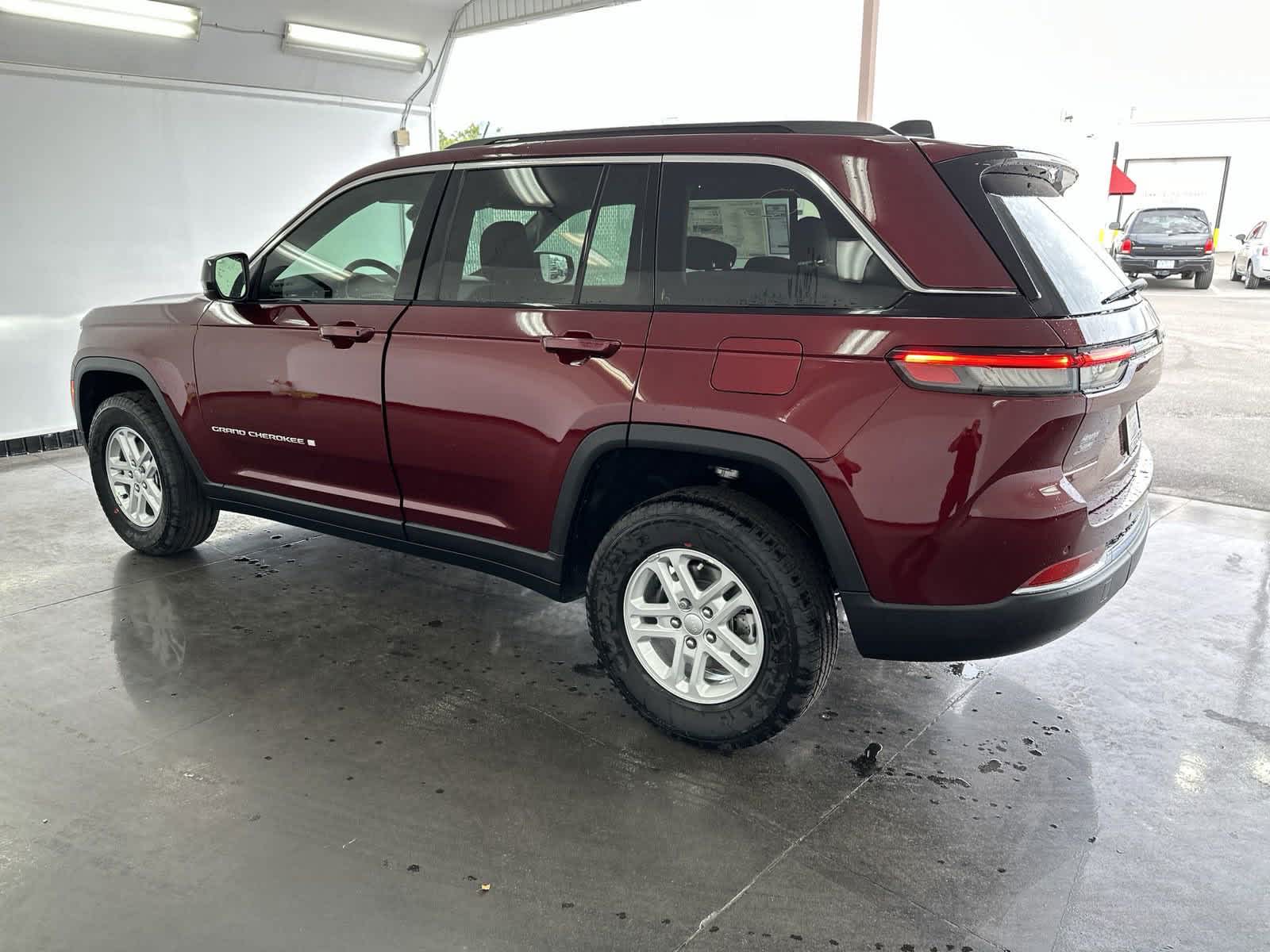 2024 Jeep Grand Cherokee Laredo 5