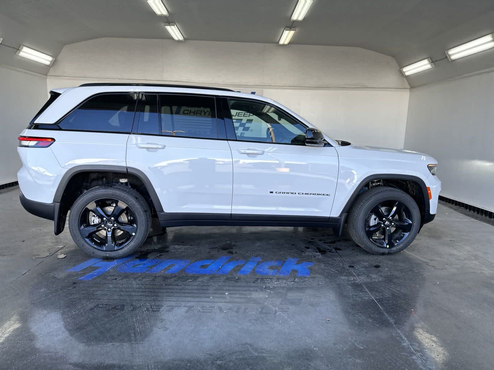 2025 Jeep Grand Cherokee Altitude X 9