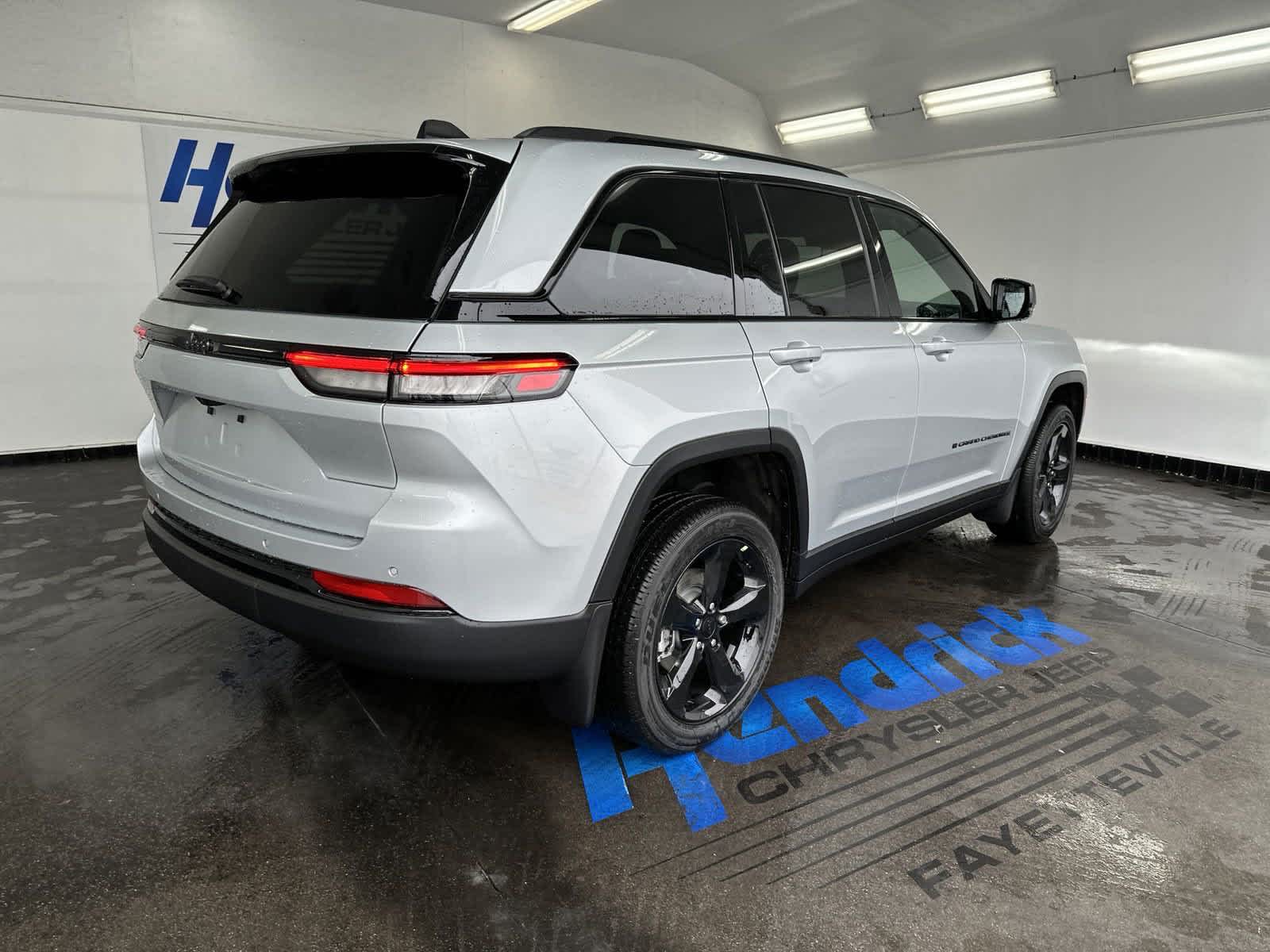 2025 Jeep Grand Cherokee Altitude X 8