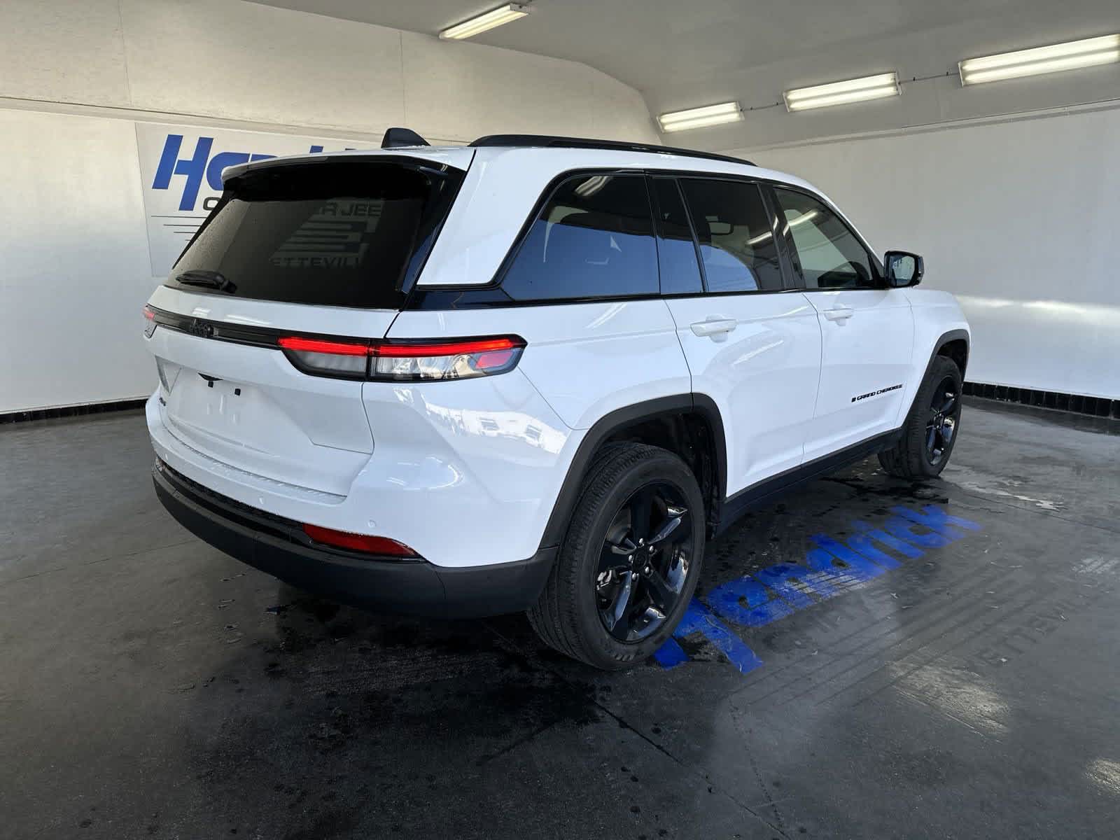 2024 Jeep Grand Cherokee Altitude 9