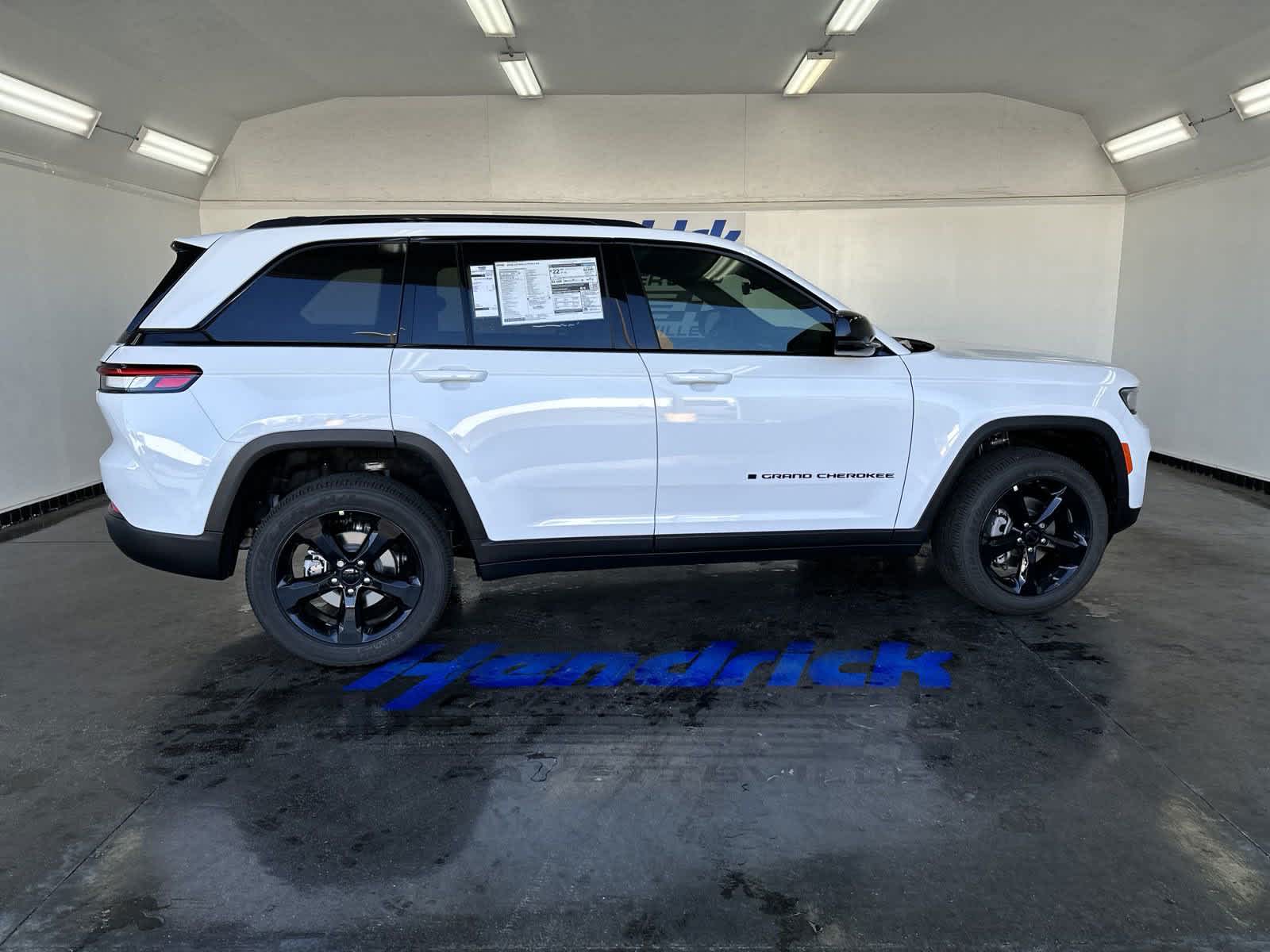 2025 Jeep Grand Cherokee Laredo 9