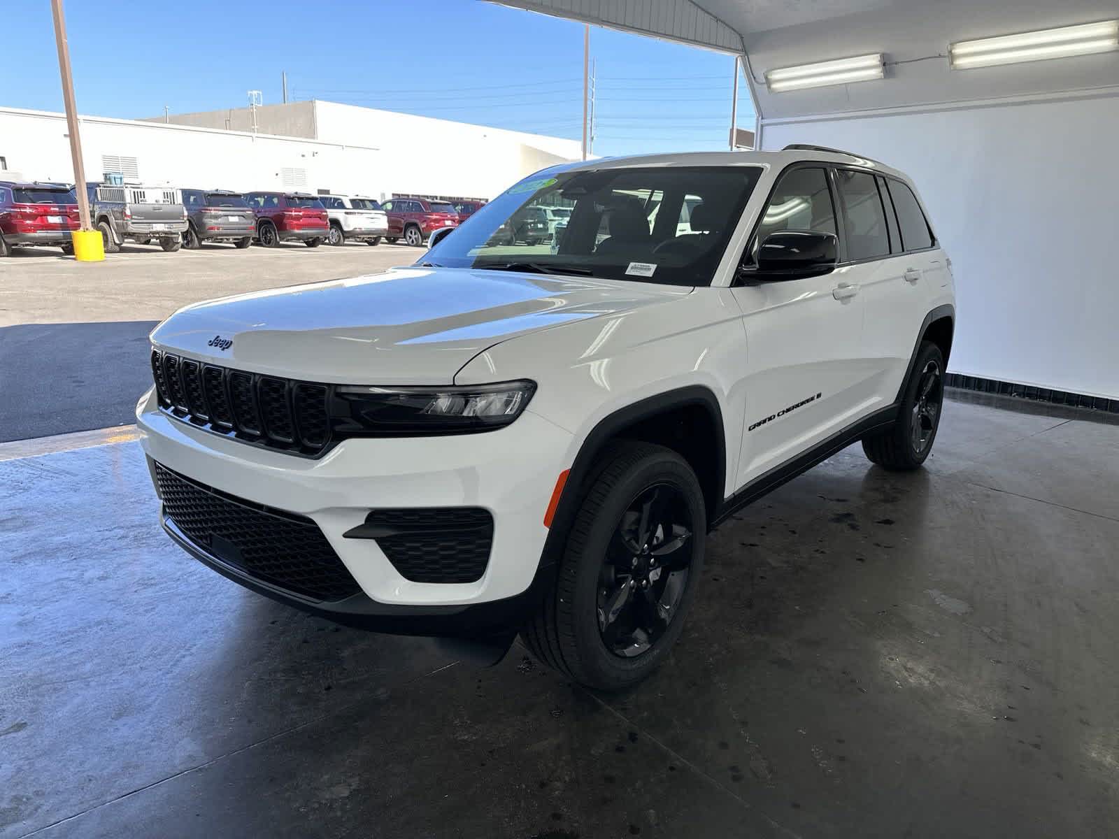 2025 Jeep Grand Cherokee Laredo 4