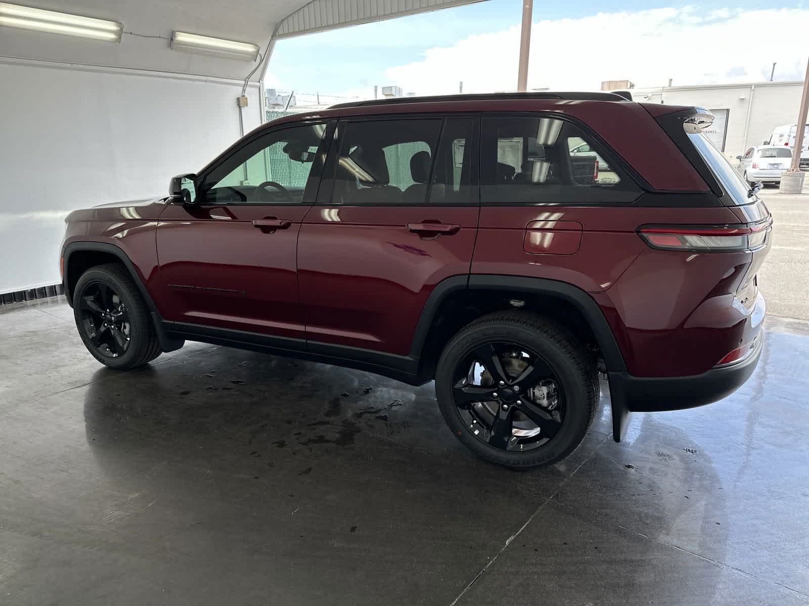 2024 Jeep Grand Cherokee Laredo 5