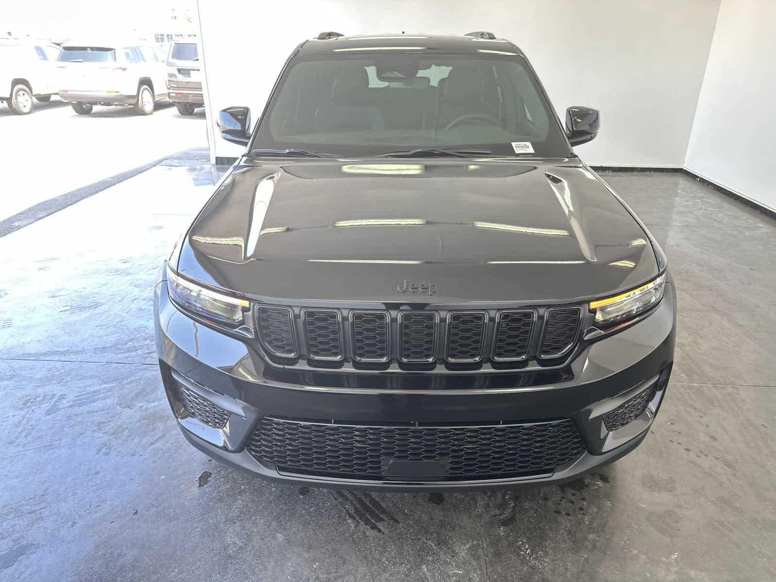 2024 Jeep Grand Cherokee Laredo 3