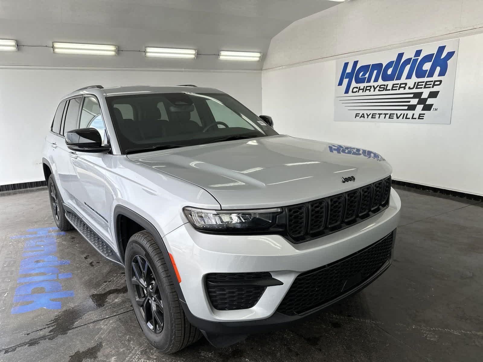 2023 Jeep Grand Cherokee Altitude 3