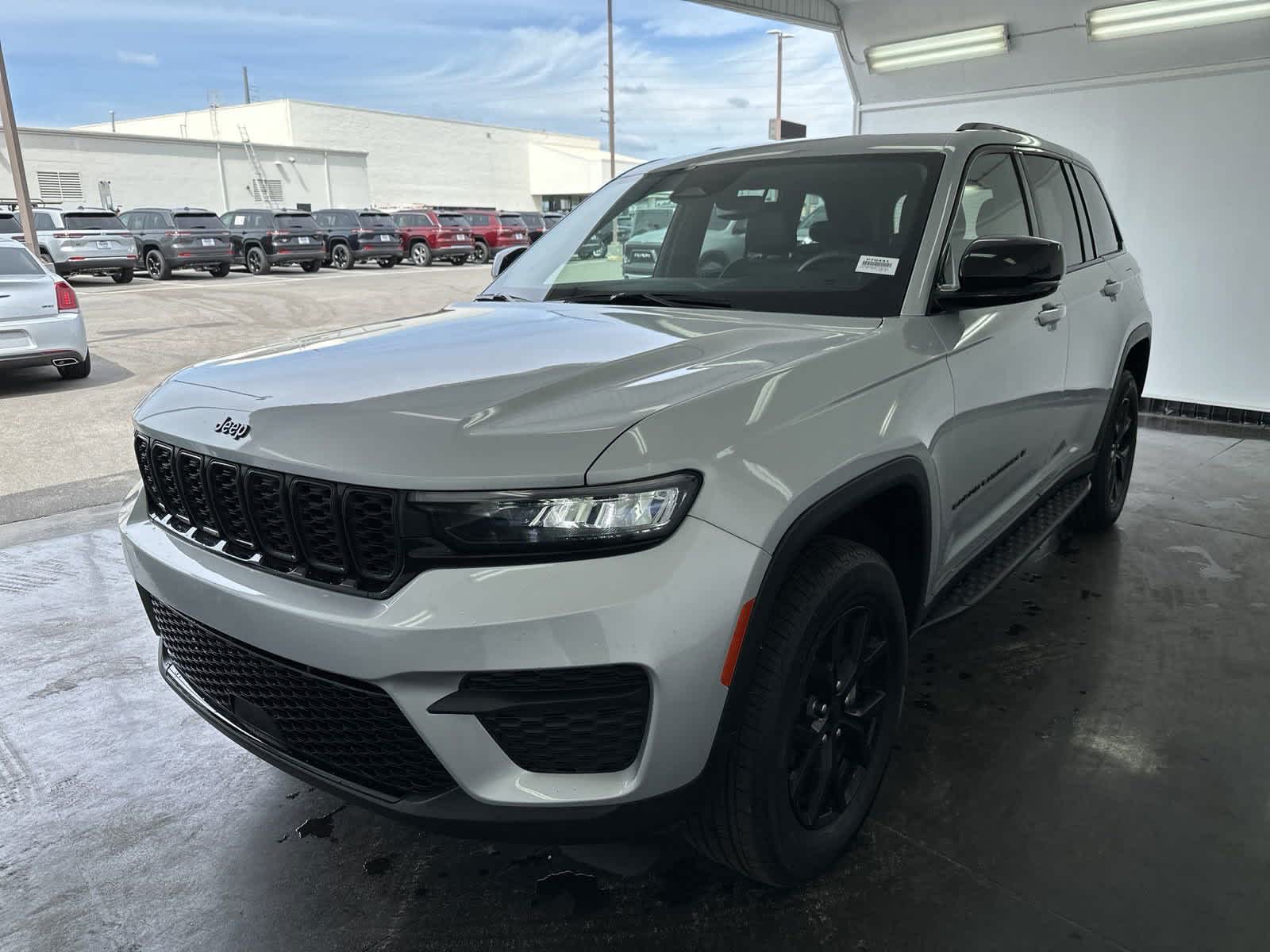 2023 Jeep Grand Cherokee Altitude 4