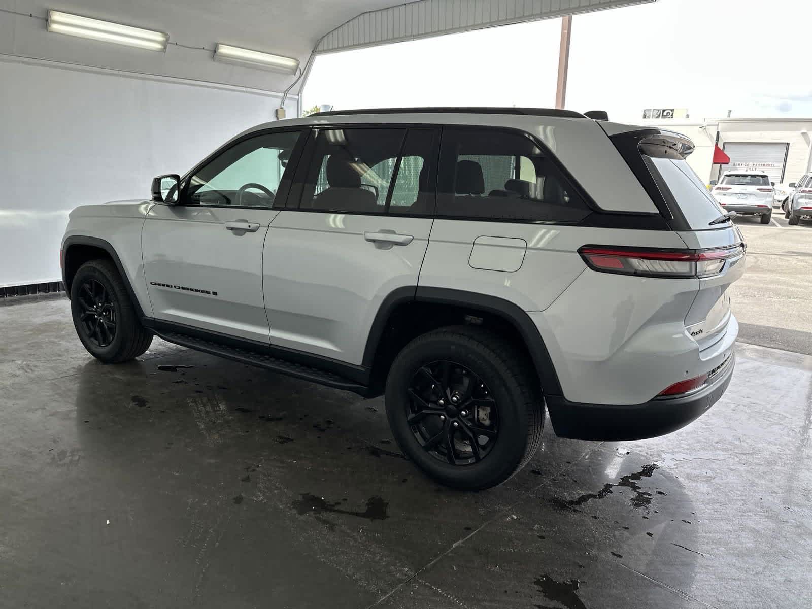 2023 Jeep Grand Cherokee Altitude 6