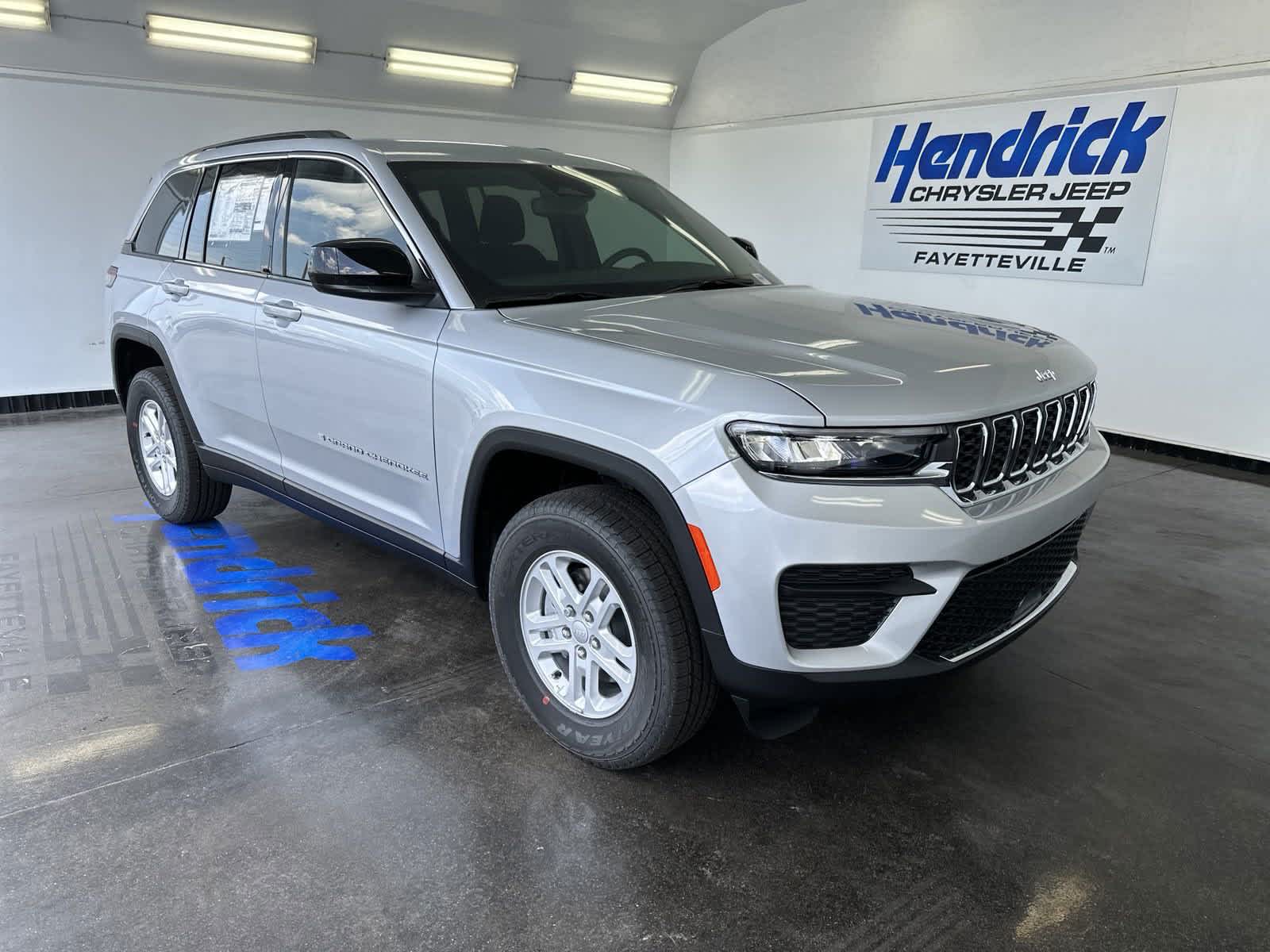 2024 Jeep Grand Cherokee Laredo 2