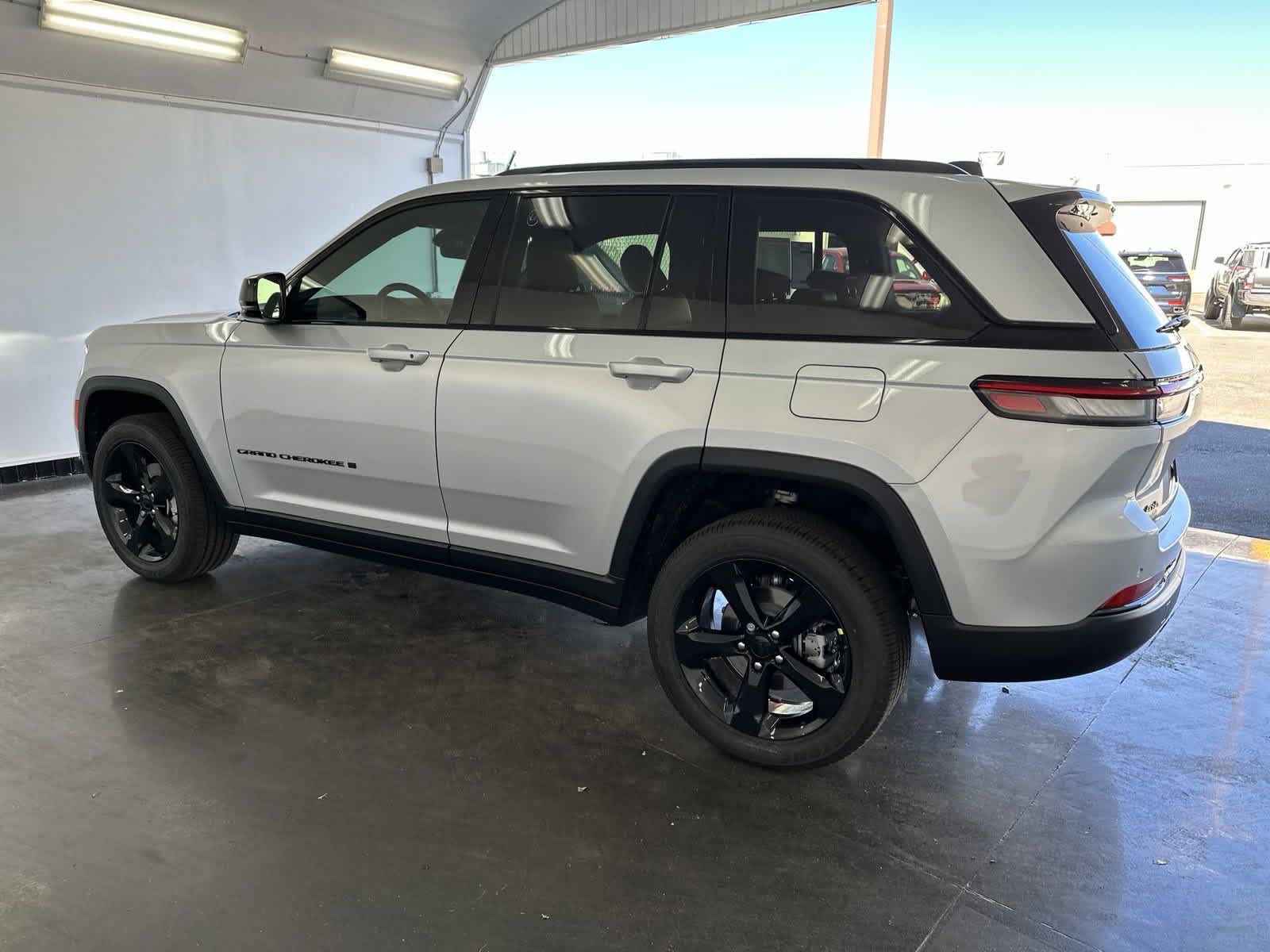 2025 Jeep Grand Cherokee Altitude X 5