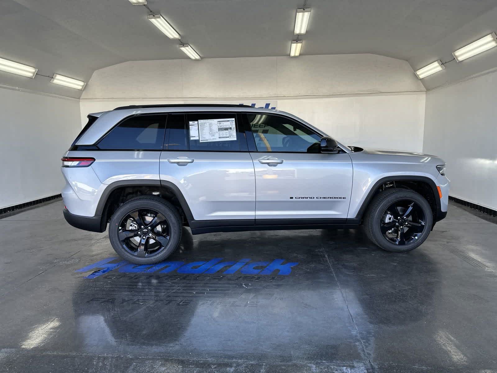 2025 Jeep Grand Cherokee Altitude X 9