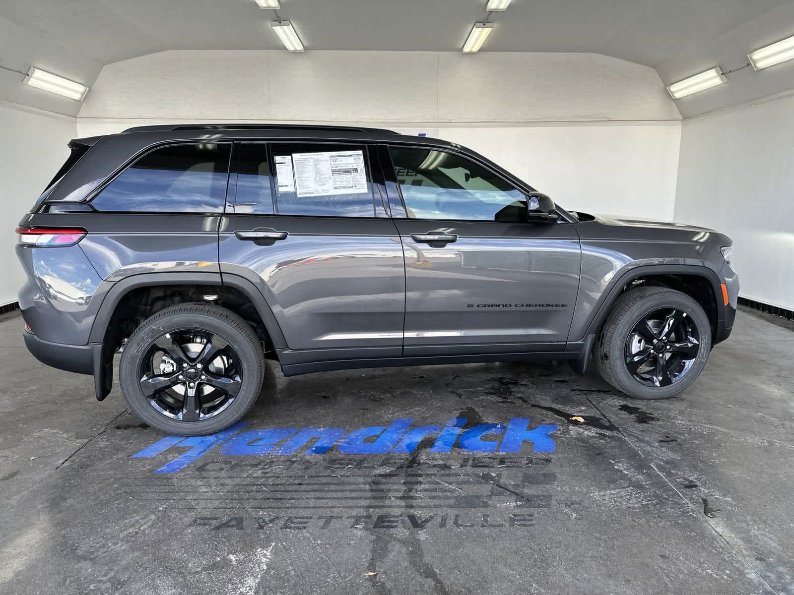 2025 Jeep Grand Cherokee Altitude X 9