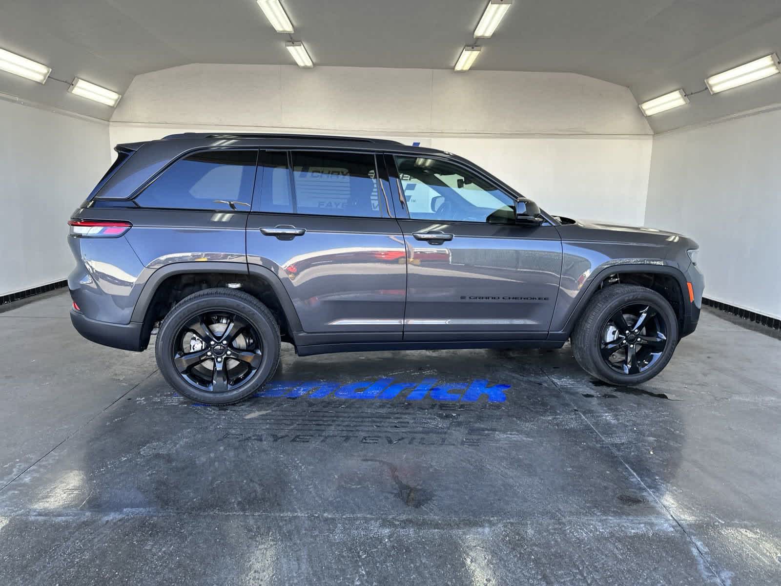 2024 Jeep Grand Cherokee Altitude X 9