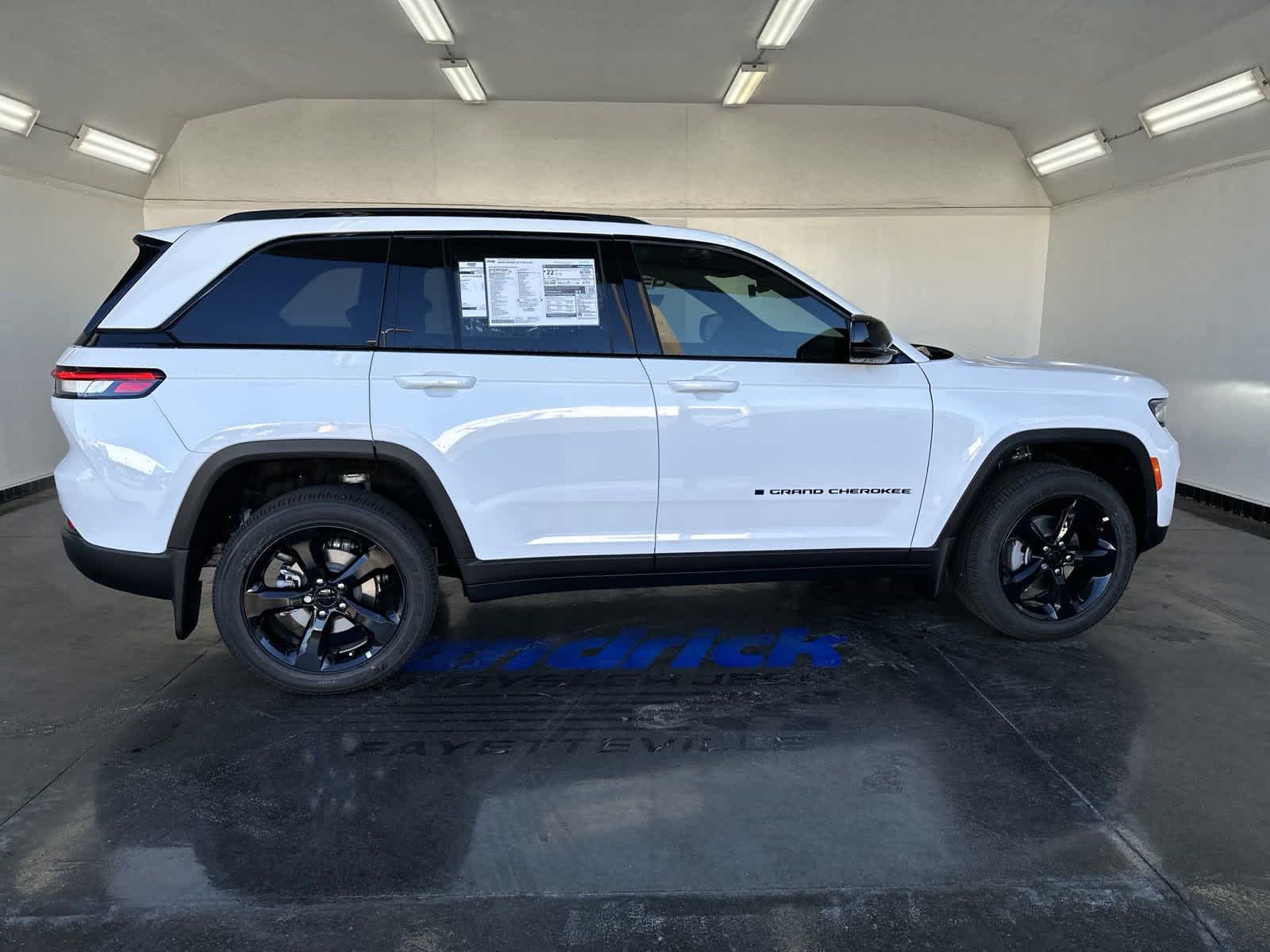 2025 Jeep Grand Cherokee Altitude X 9