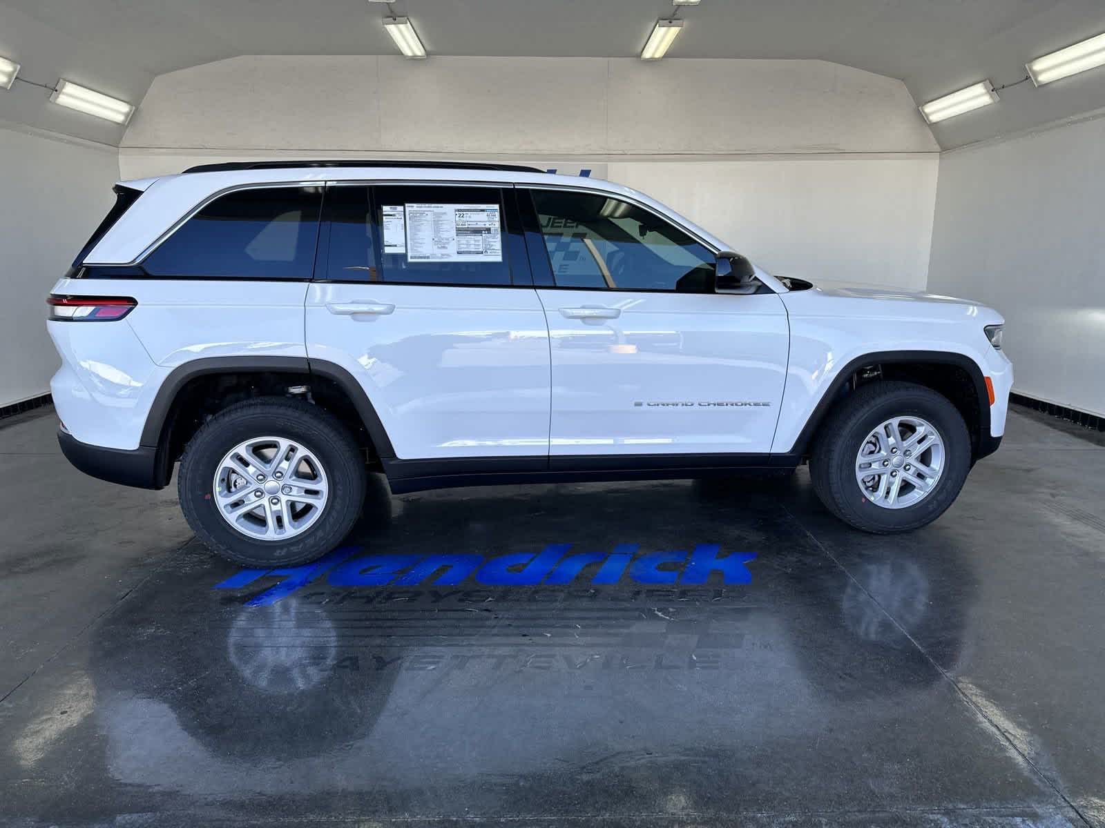 2025 Jeep Grand Cherokee Laredo 9