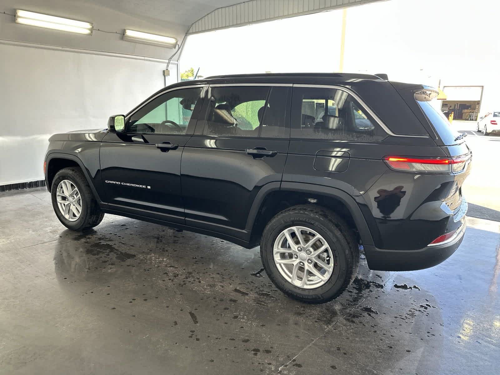 2024 Jeep Grand Cherokee Laredo X 5