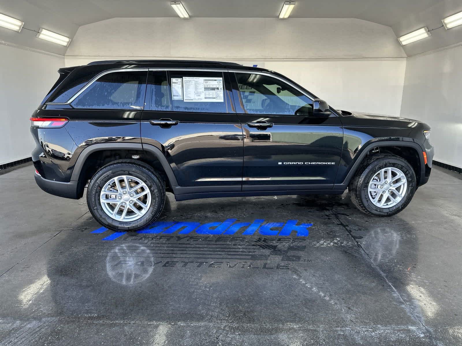 2024 Jeep Grand Cherokee Laredo X 9