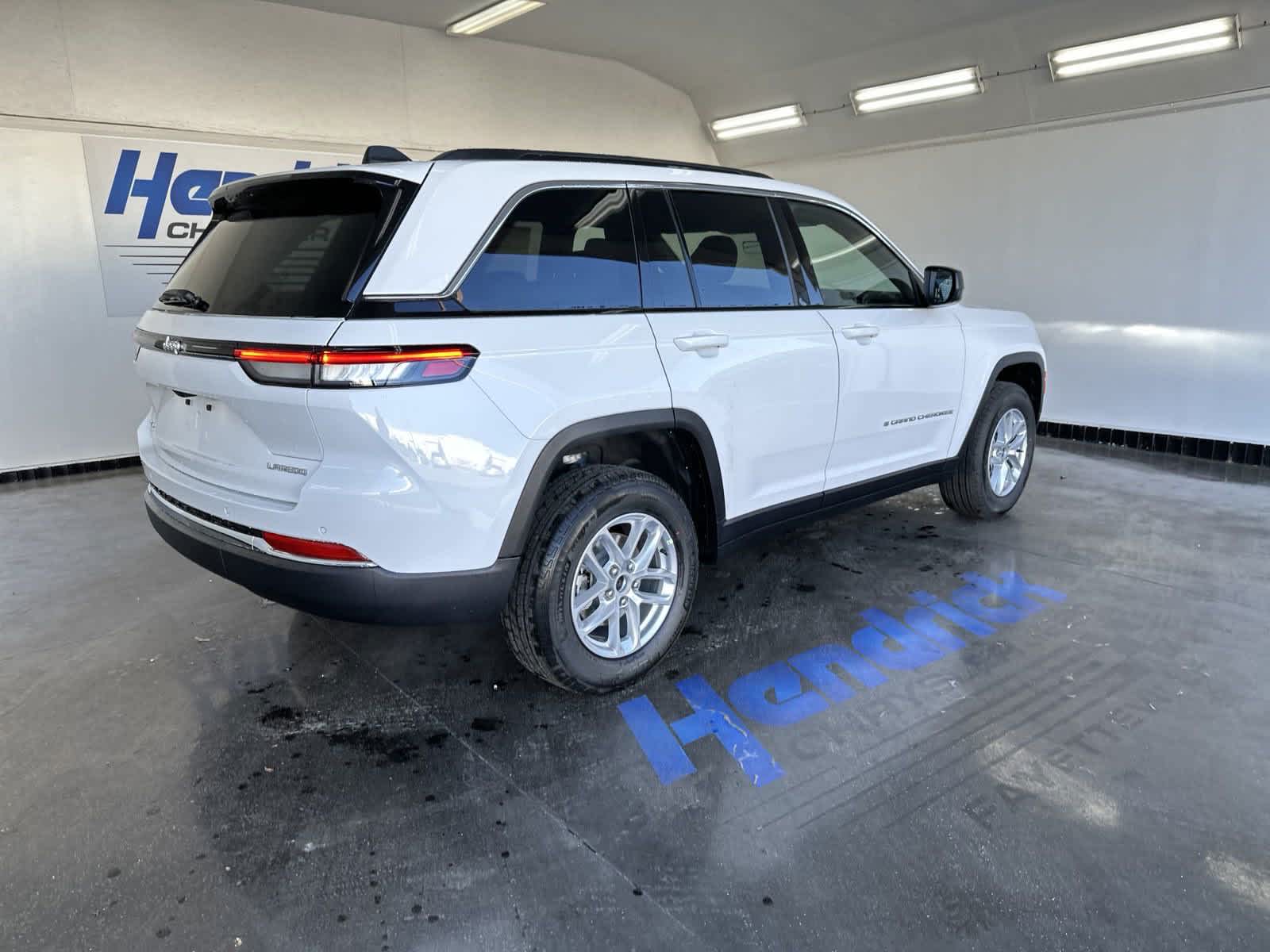 2025 Jeep Grand Cherokee Laredo 8