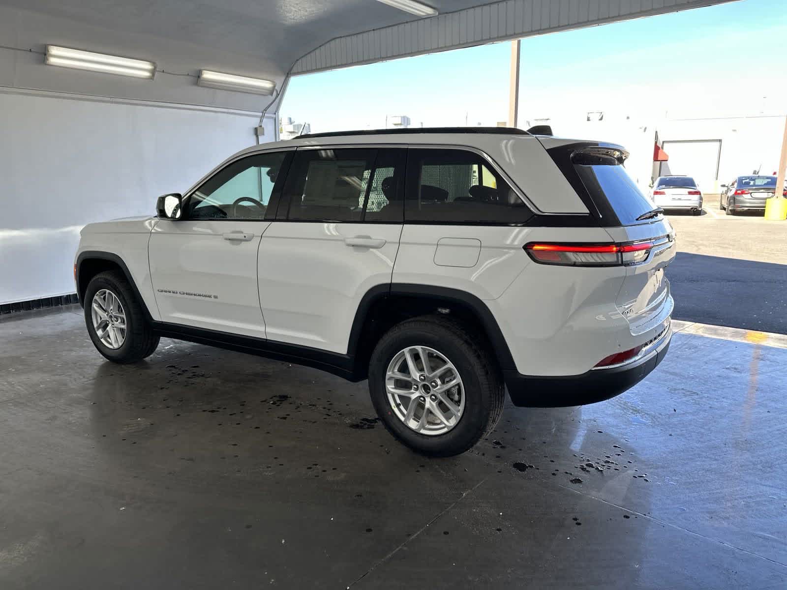 2025 Jeep Grand Cherokee Laredo 5