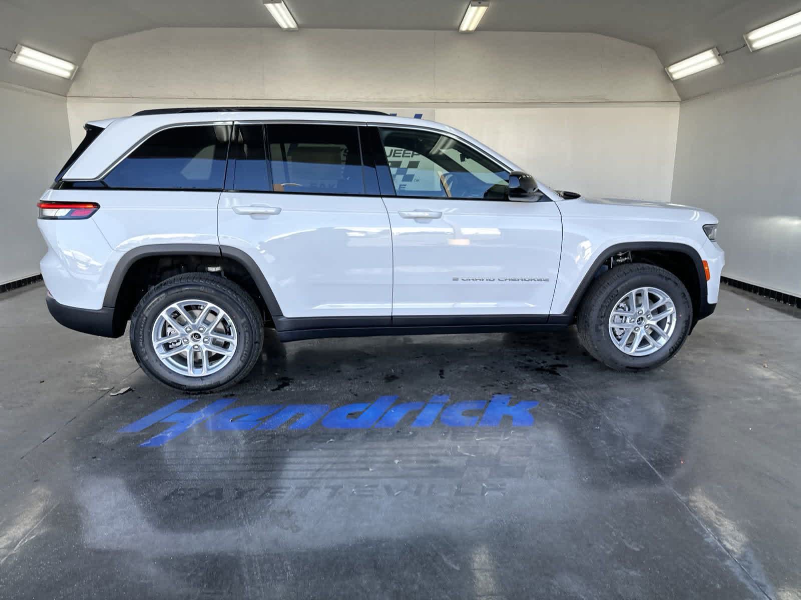 2025 Jeep Grand Cherokee Laredo 9